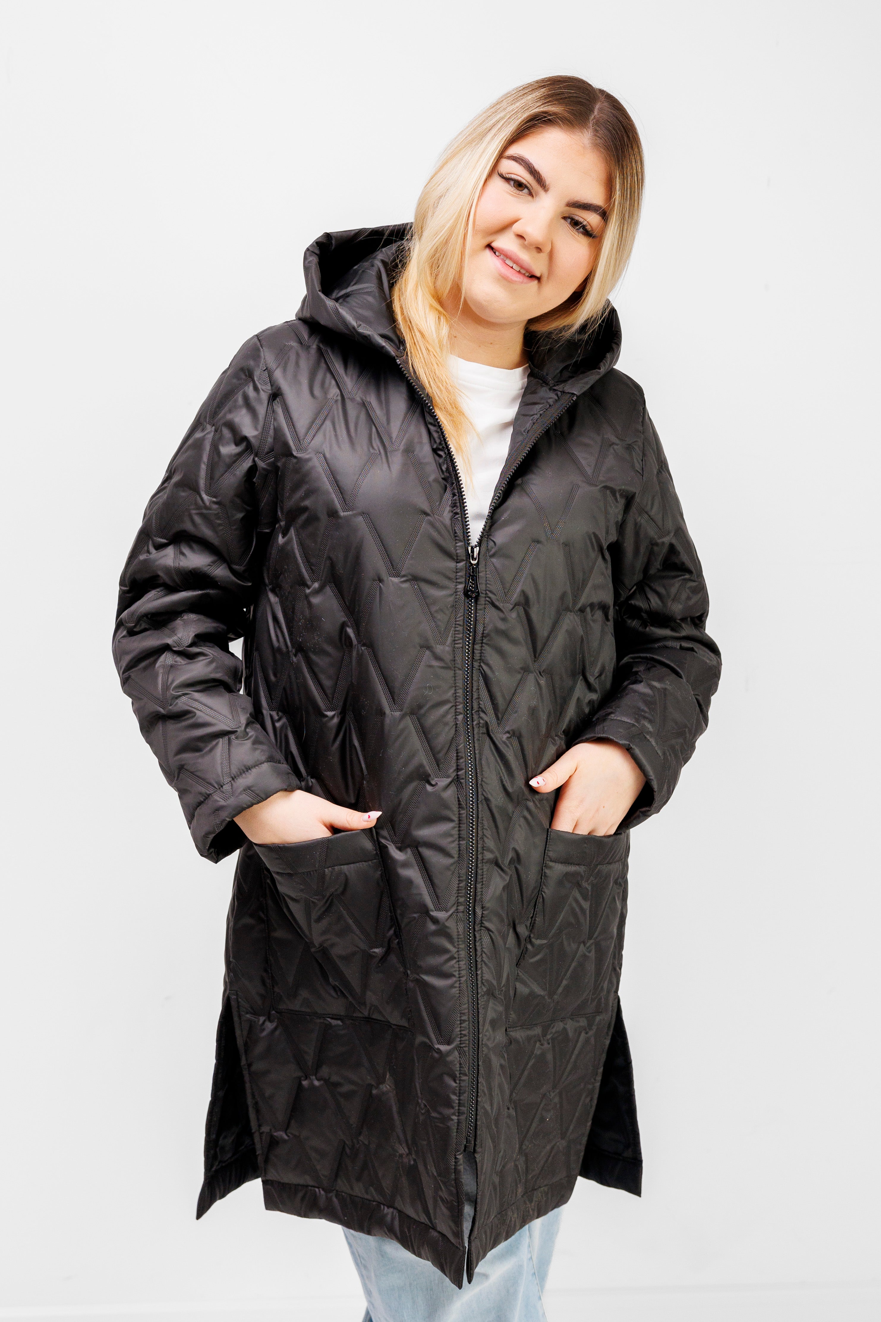 Płaszcz Pikowany Damski z Kapturem i Rozporkami – Polska Produkcja, Duże Rozmiary Czarny