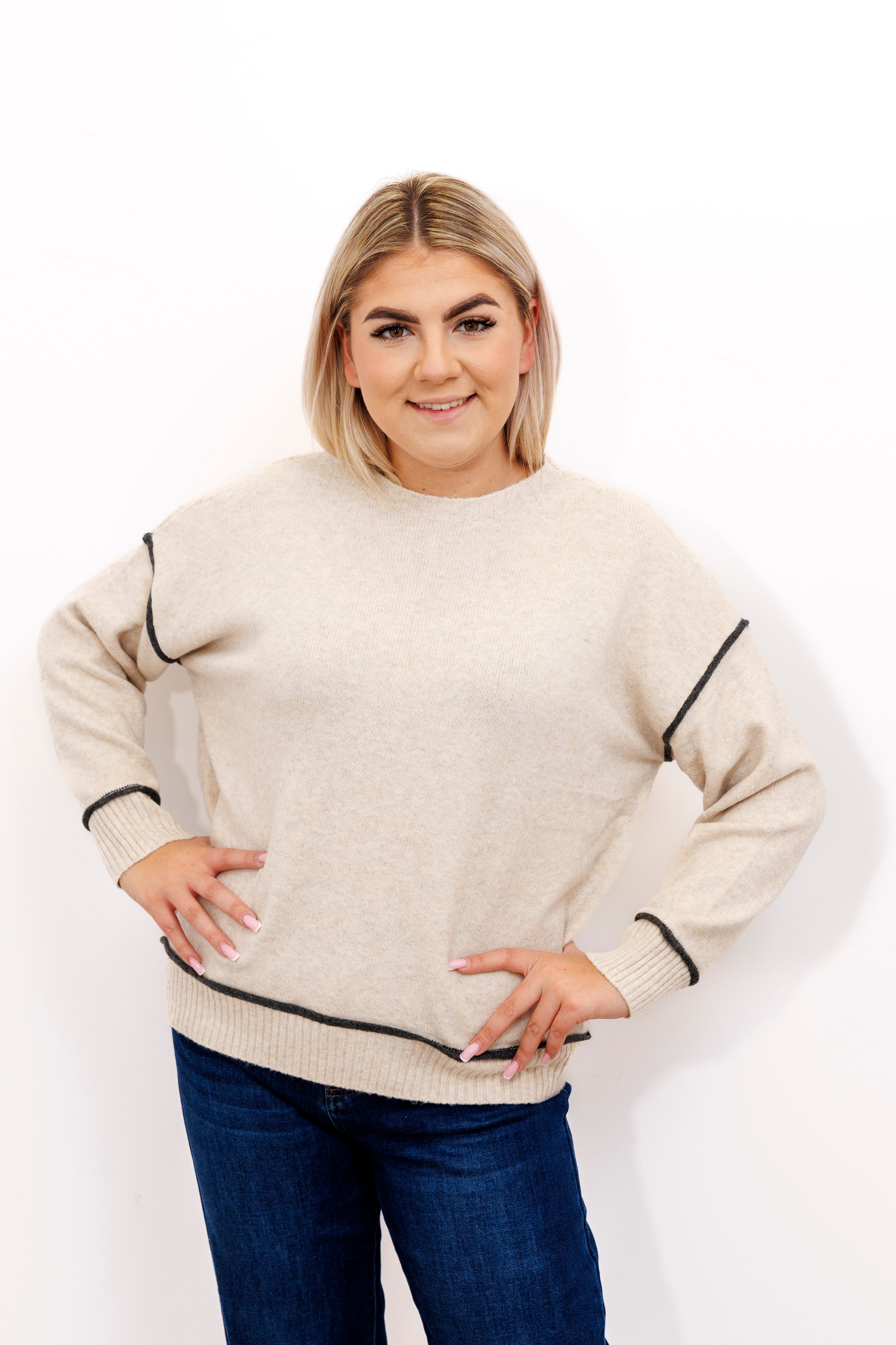 Sweter z kontrastowymi przeszyciami Jasny Beż