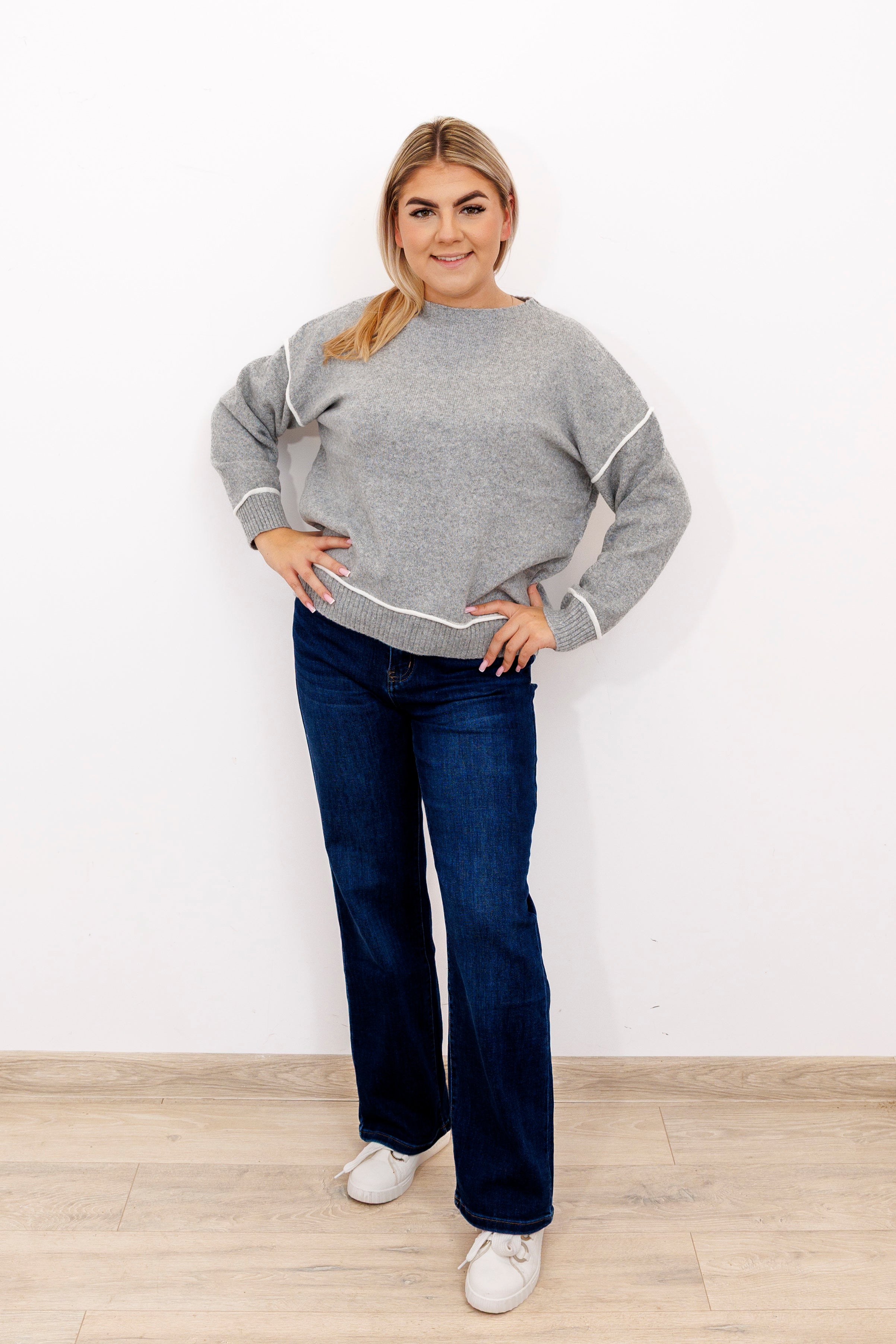 Sweter z kontrastowymi przeszyciami Popiel