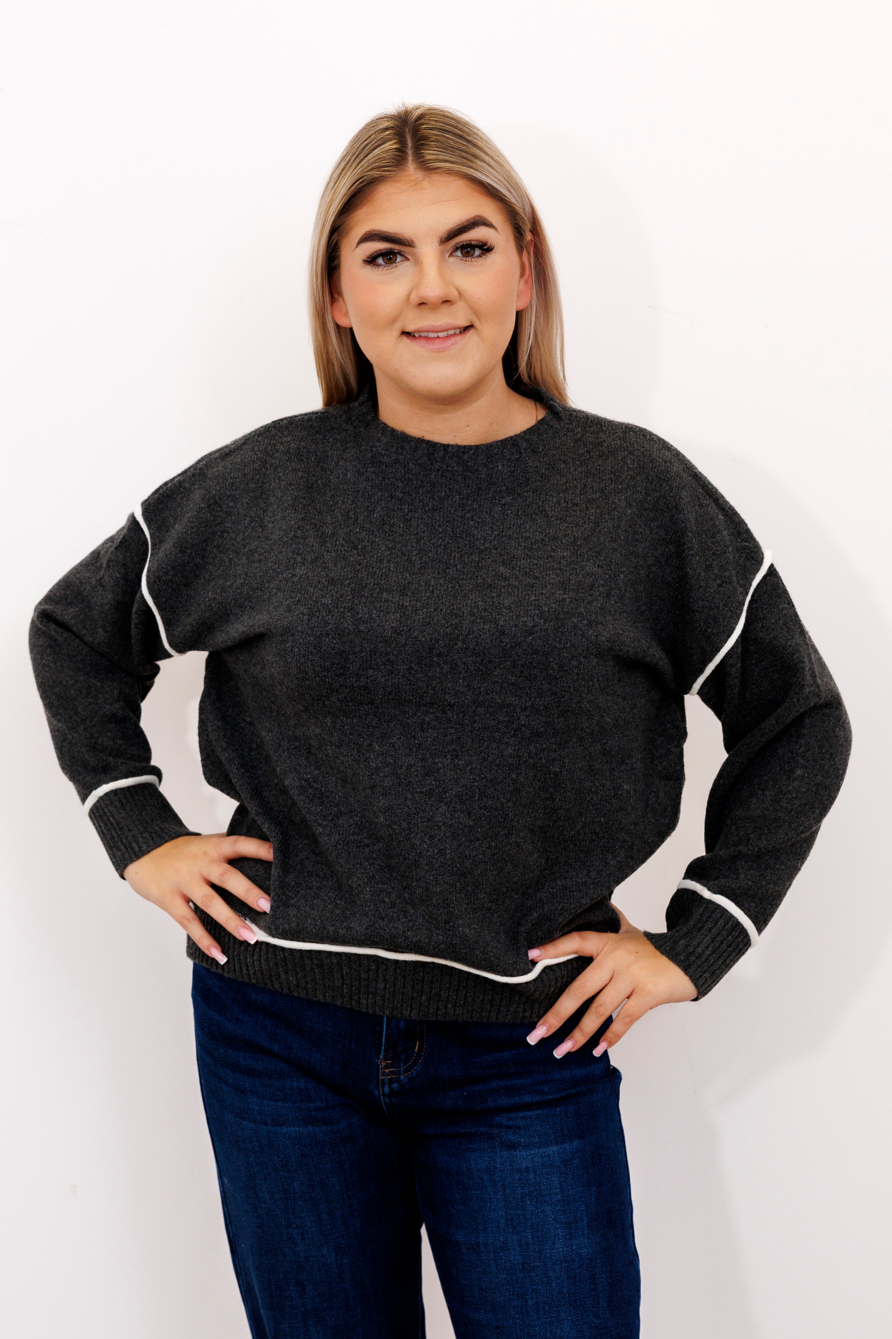 Sweter z kontrastowymi przeszyciami Czarny