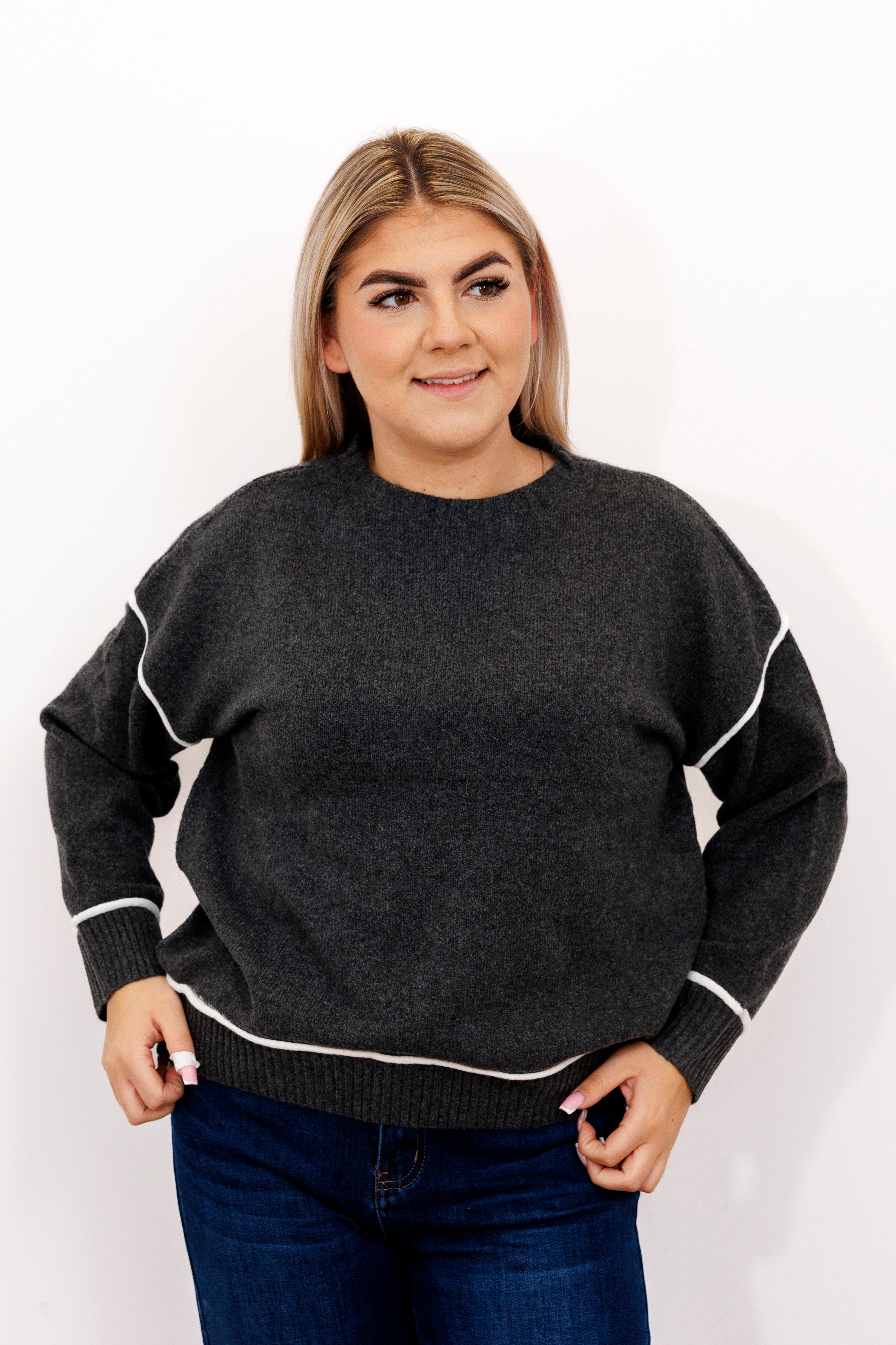 Sweter z kontrastowymi przeszyciami Czarny