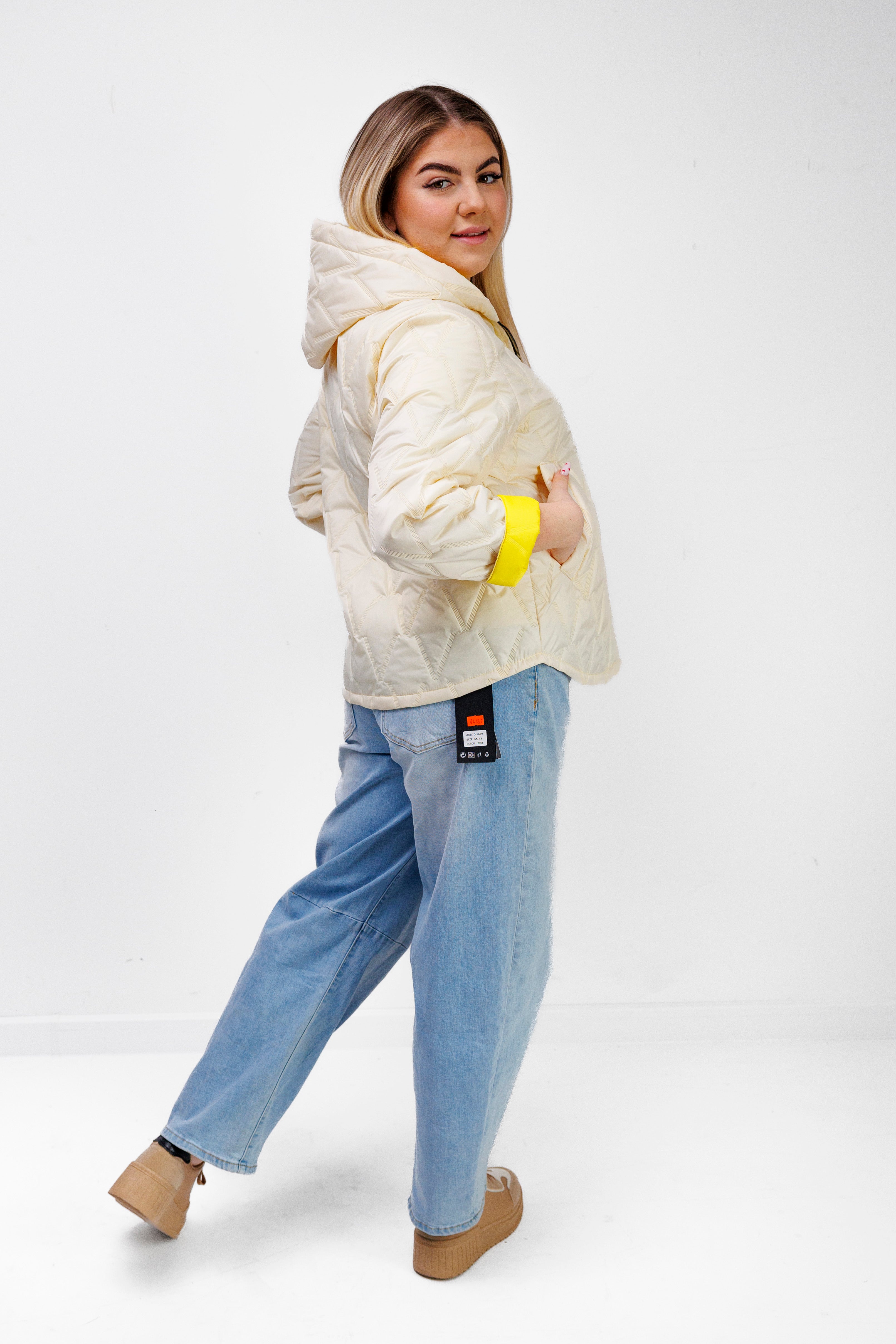 Krótka Kurtka Damska z Naszywką Polska Marka Plus Size Żółty