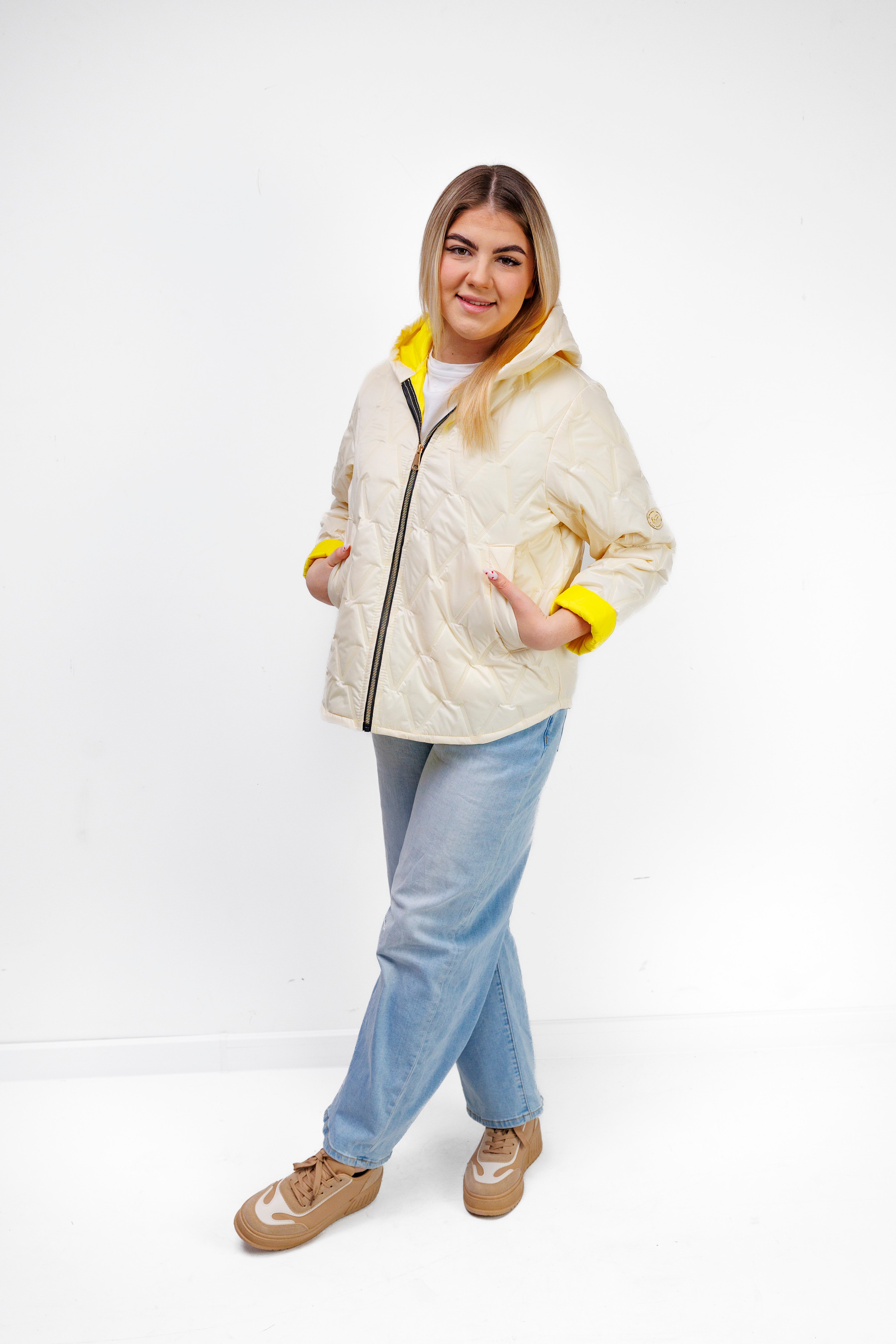 Krótka Kurtka Damska z Naszywką Polska Marka Plus Size Żółty