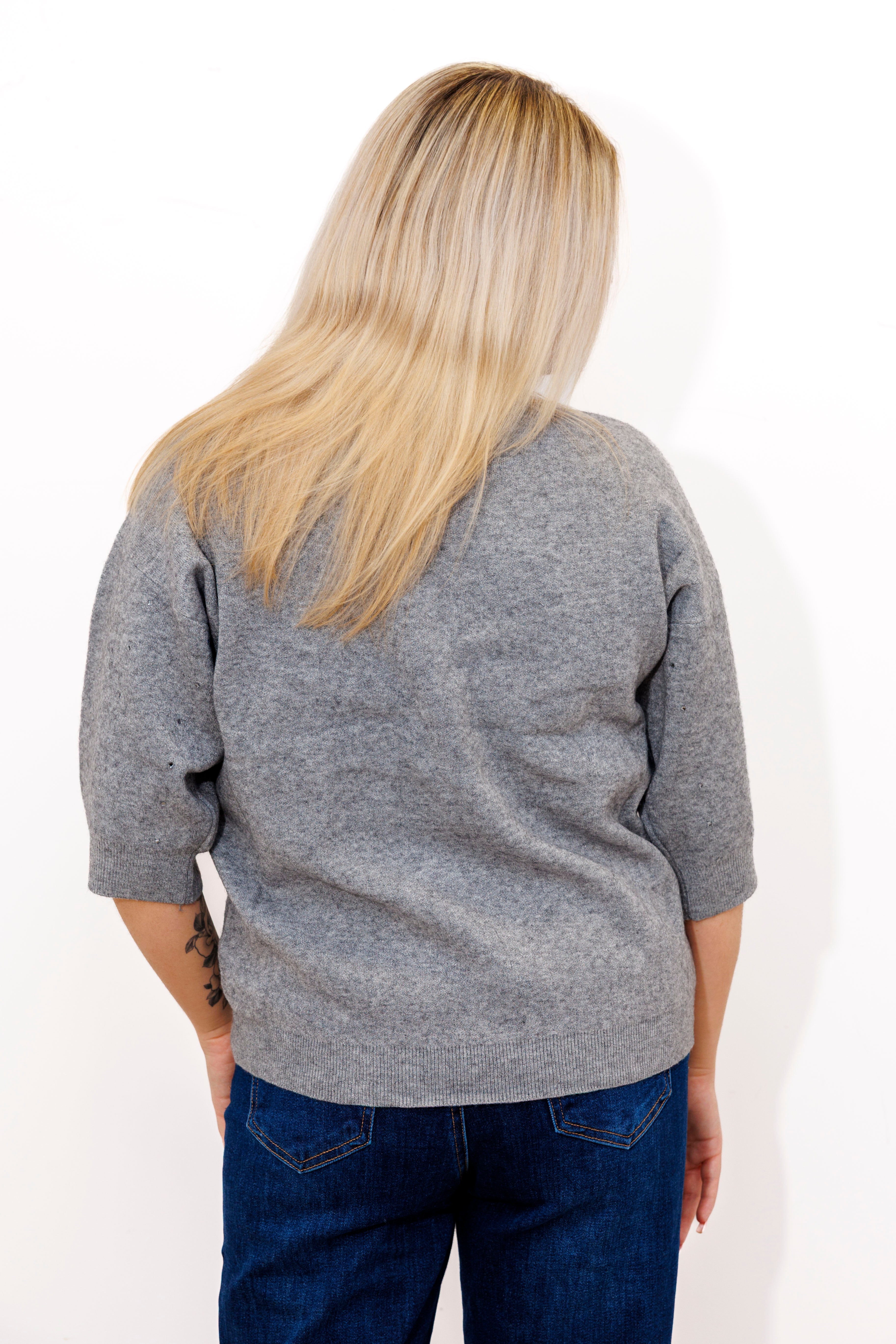 Sweter z cyrkoniami i elegancką stójką Popiel