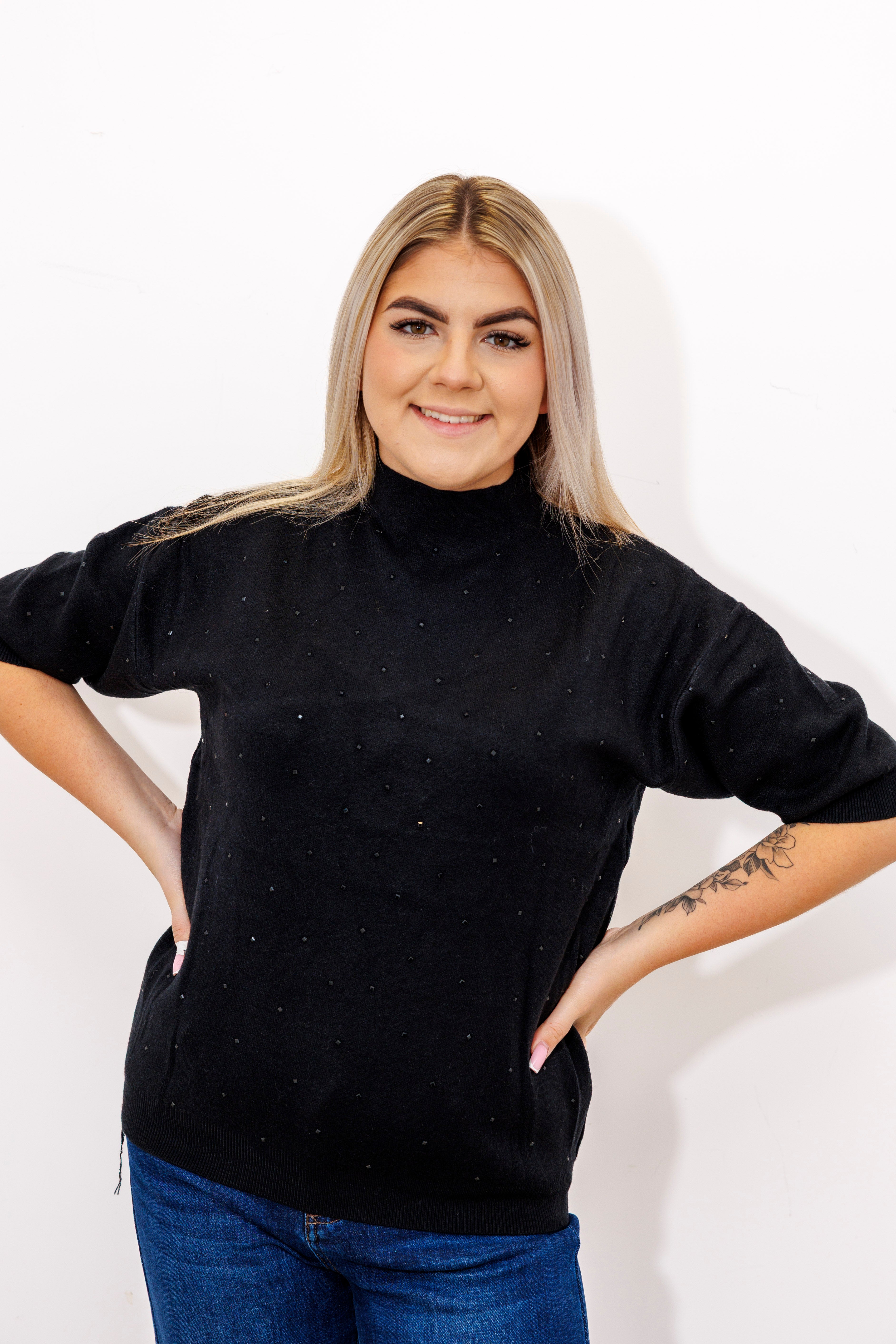 Sweter z cyrkoniami i elegancką stójką Czarny