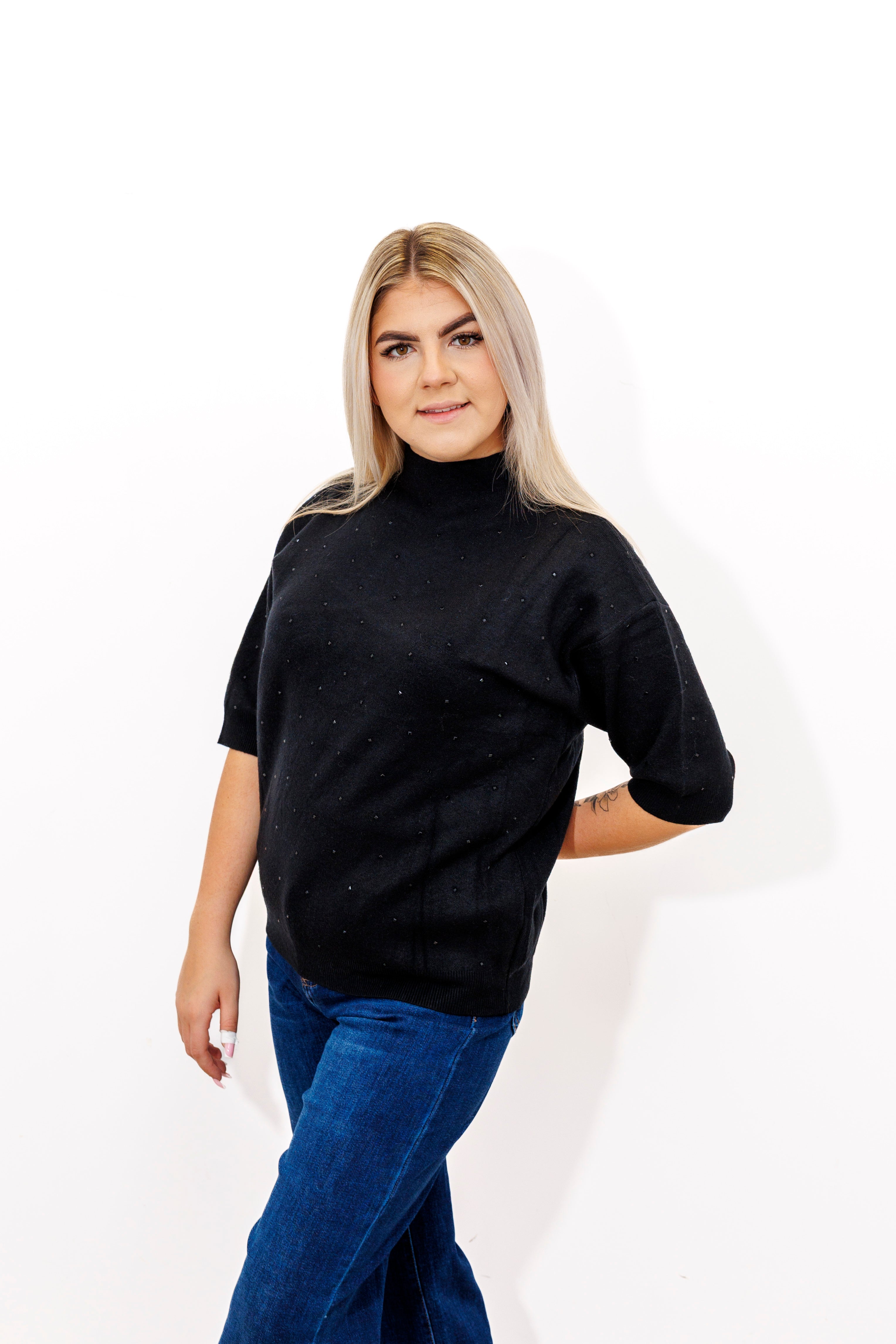 Sweter z cyrkoniami i elegancką stójką Czarny