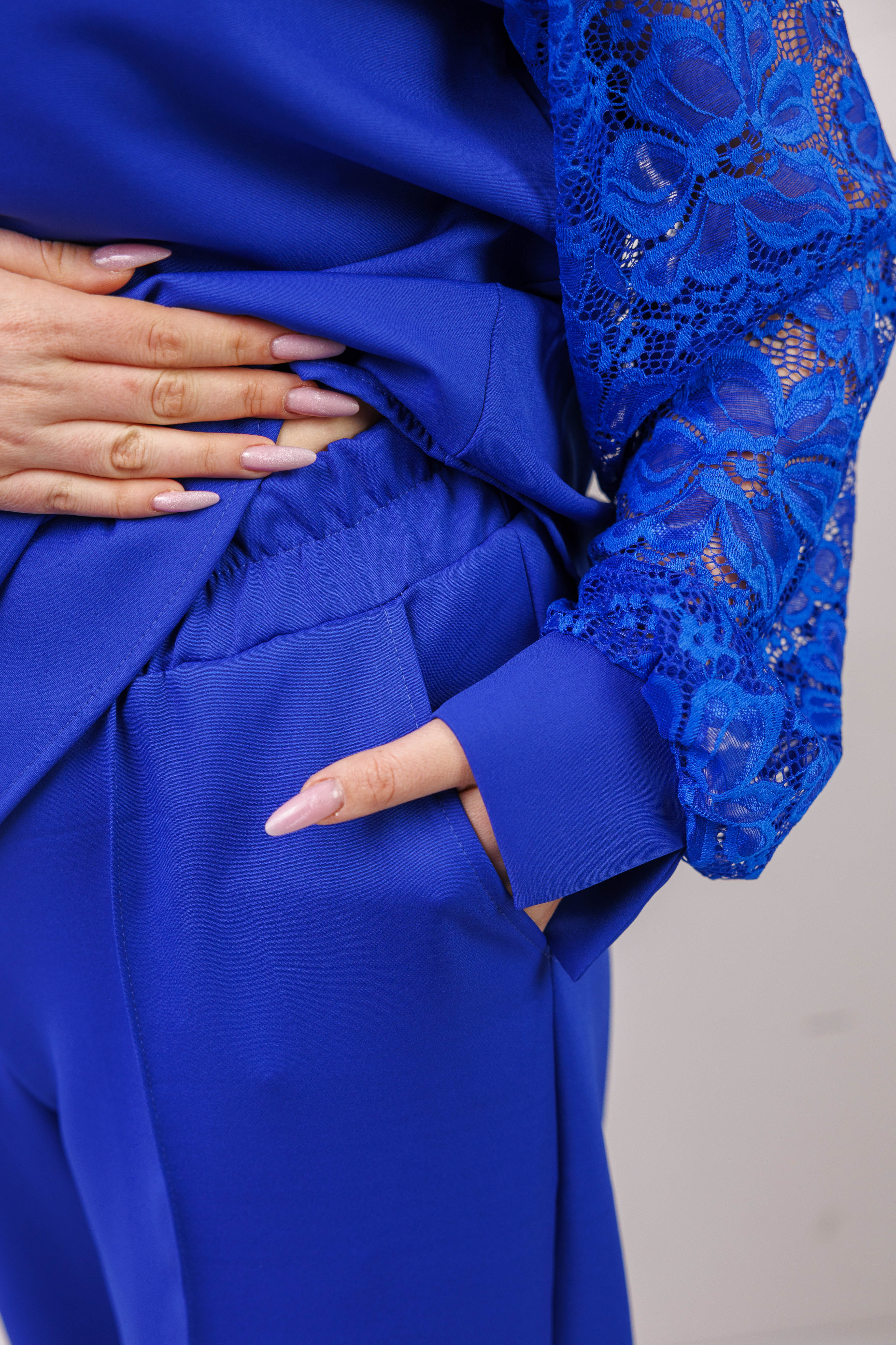 Elegancki komplet damski plus size – spodnie i bluzka z koronkowym rękawem, polska produkcja Chaber