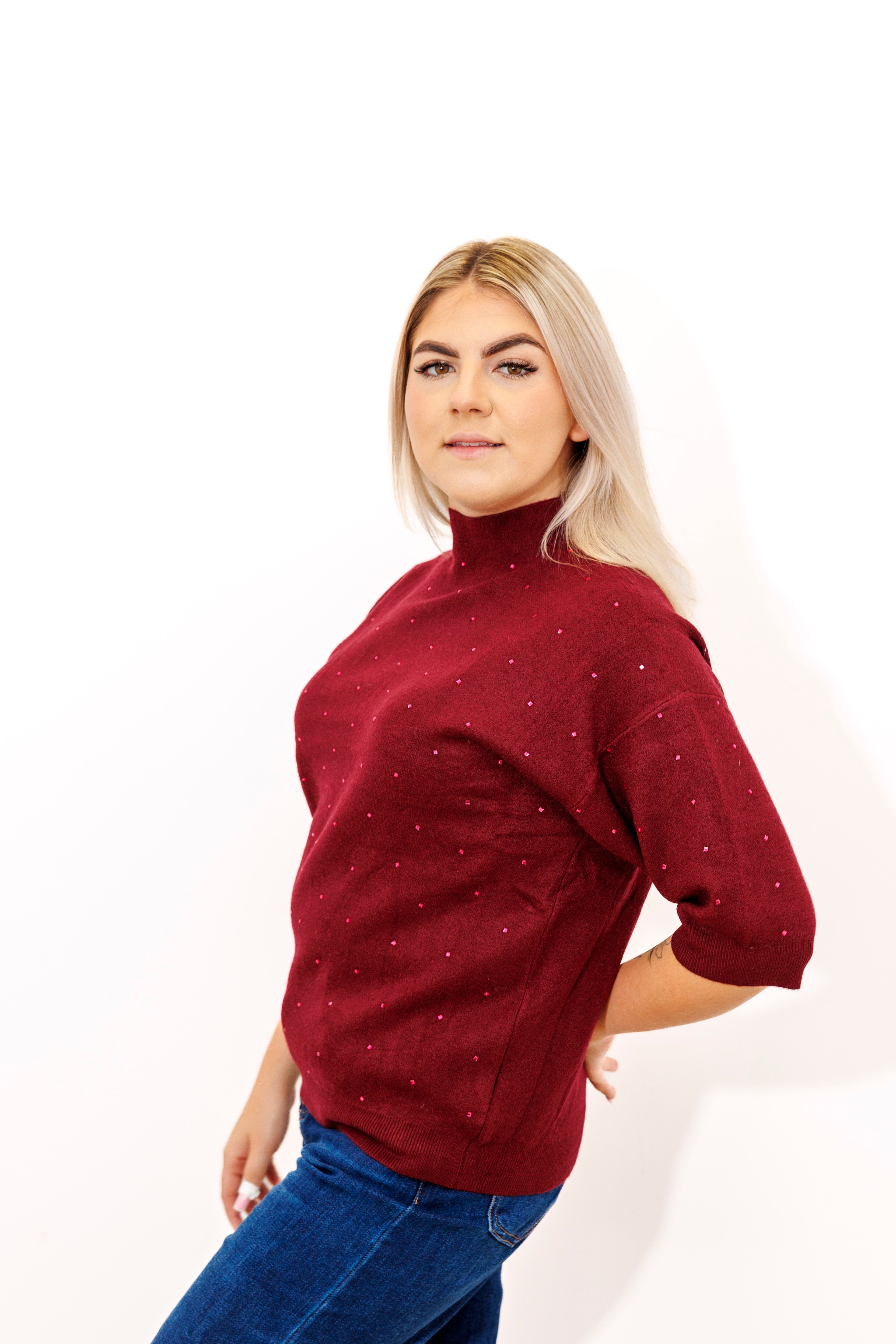 Sweter z cyrkoniami i elegancką stójką Bordo