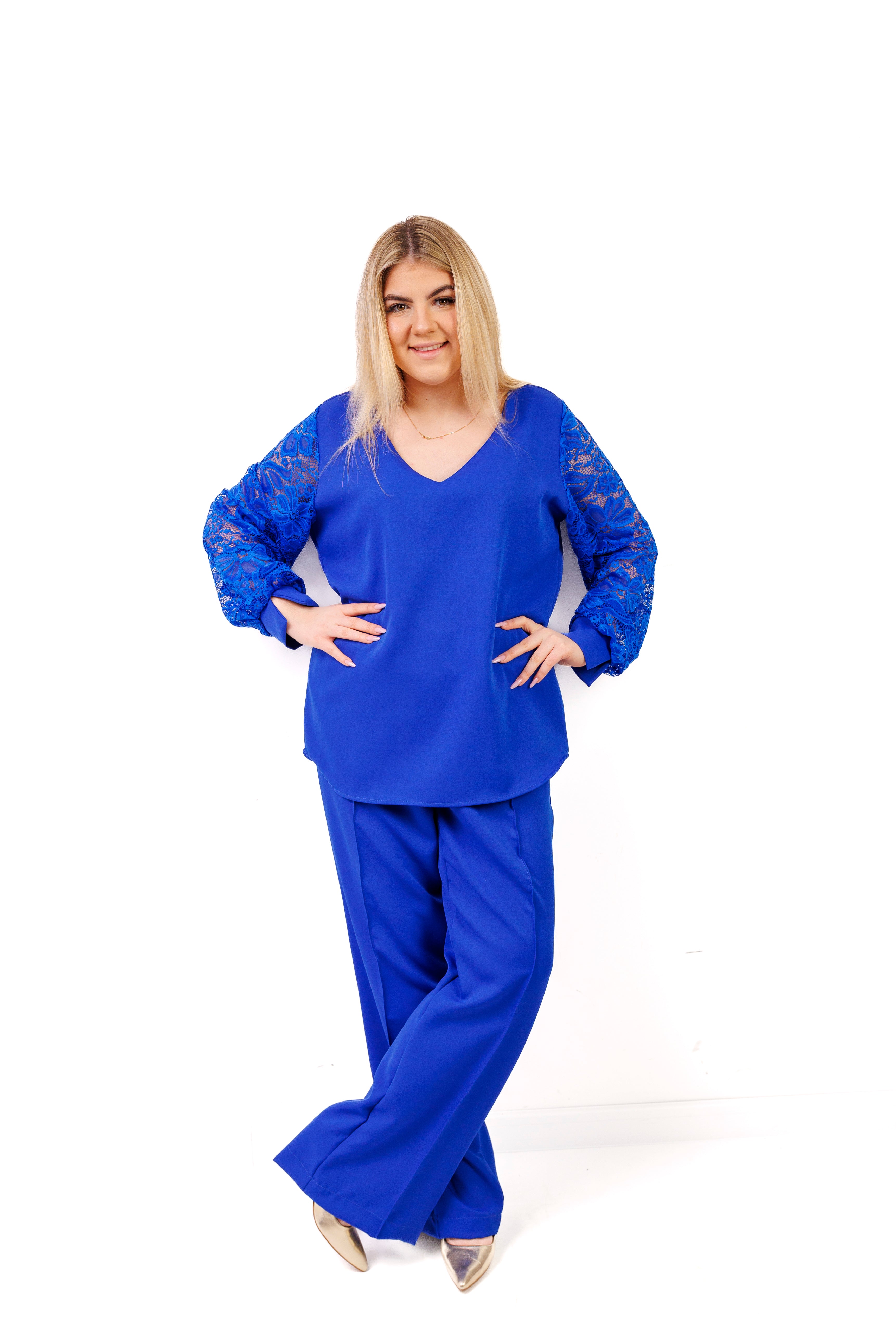 Elegancki komplet damski plus size – spodnie i bluzka z koronkowym rękawem, polska produkcja Chaber