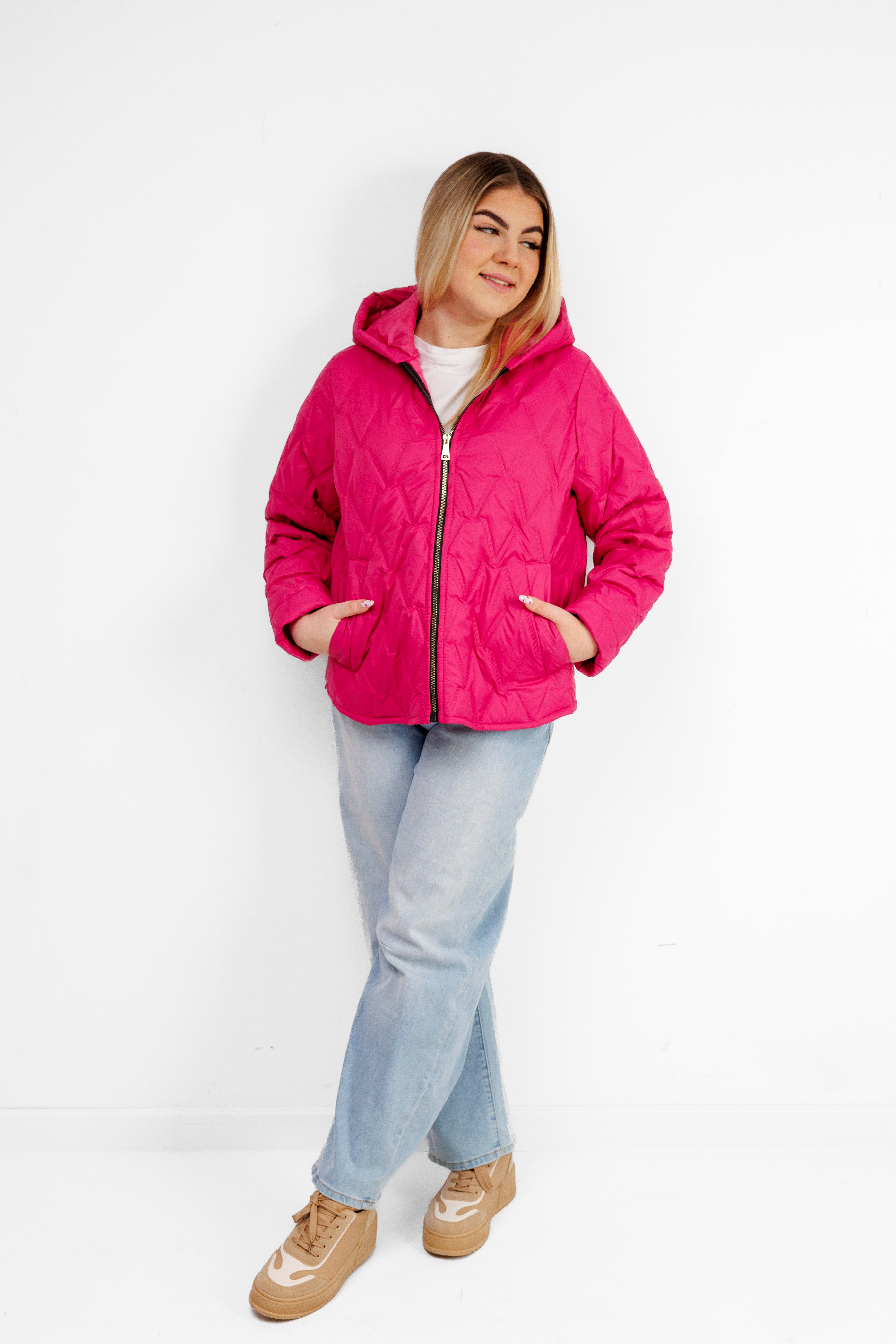 Krótka Kurtka Damska z Naszywką Polska Marka Plus Size Fuksja