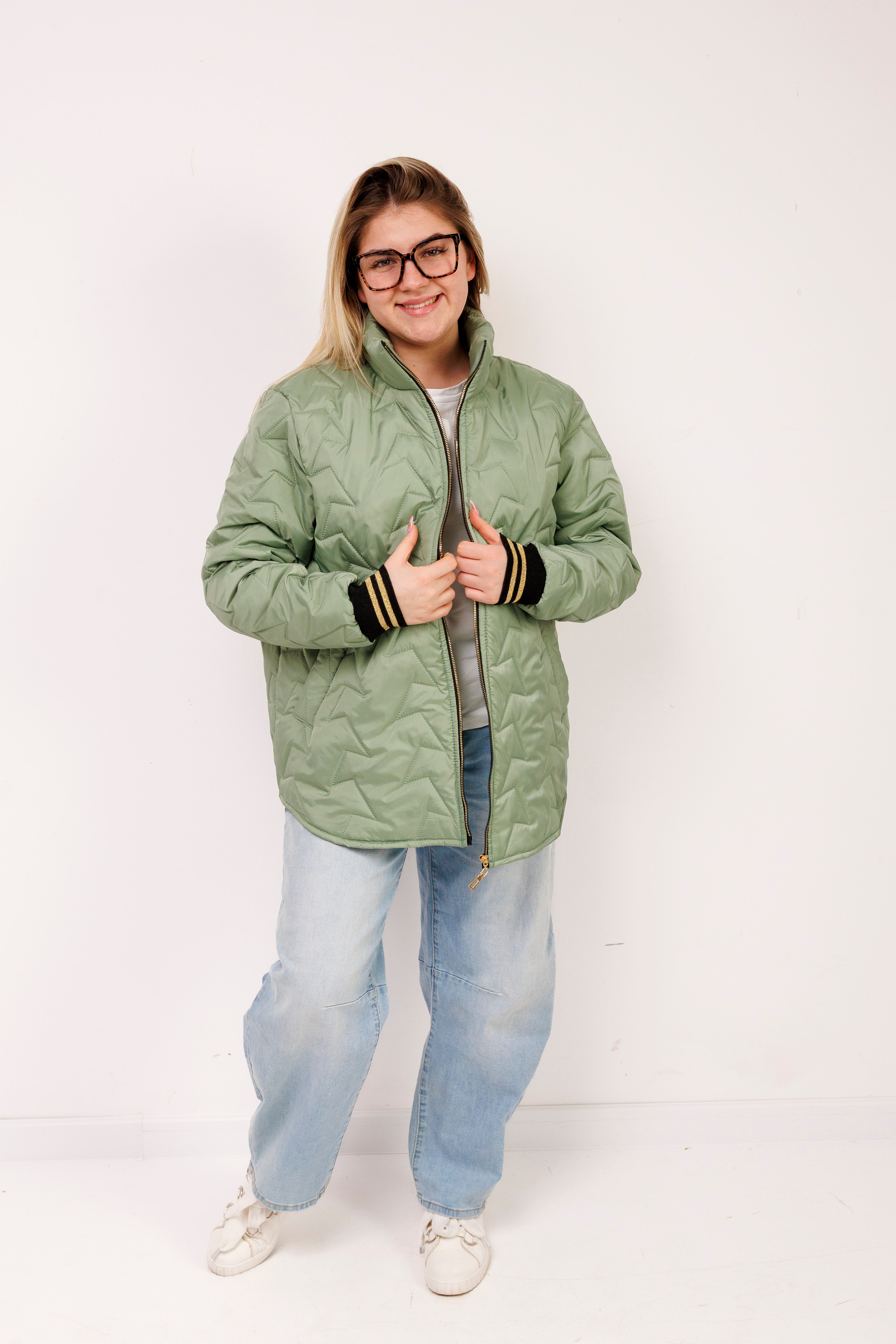 Kurtka ze ściągaczem duże rozmiary – polska produkcja, komfort i styl Szałwia