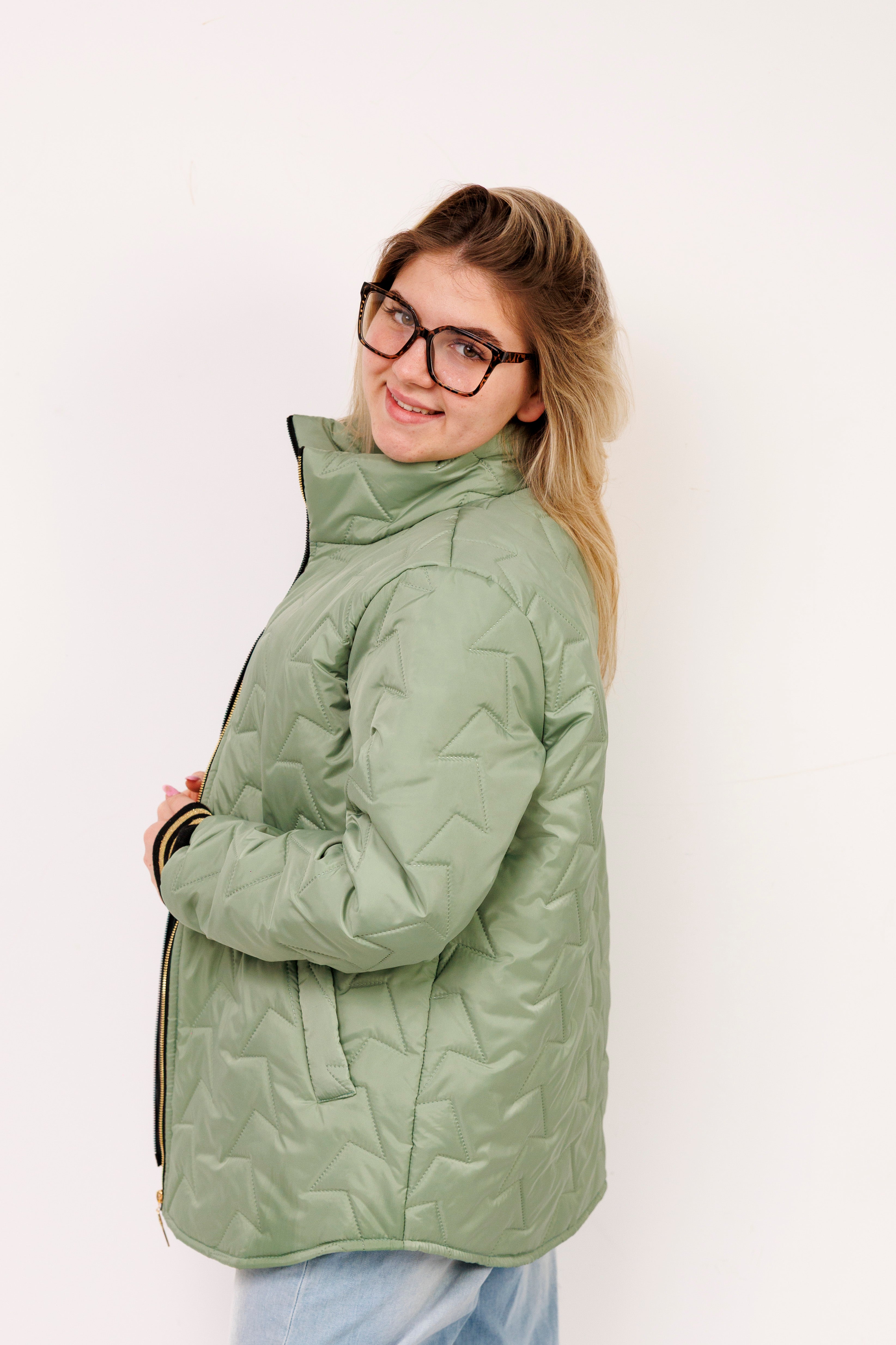 Kurtka ze ściągaczem duże rozmiary – polska produkcja, komfort i styl Szałwia