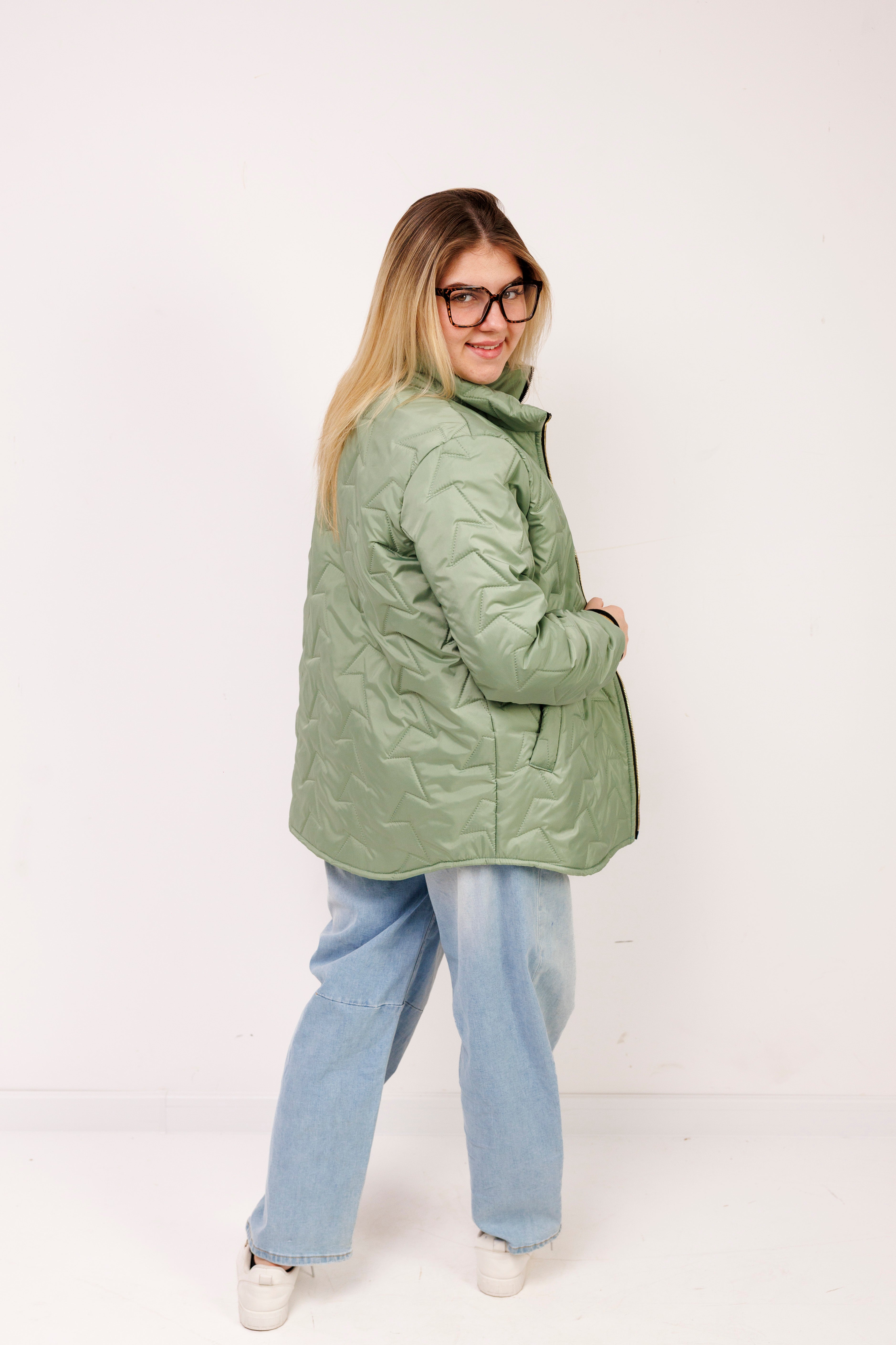 Kurtka ze ściągaczem duże rozmiary – polska produkcja, komfort i styl Szałwia