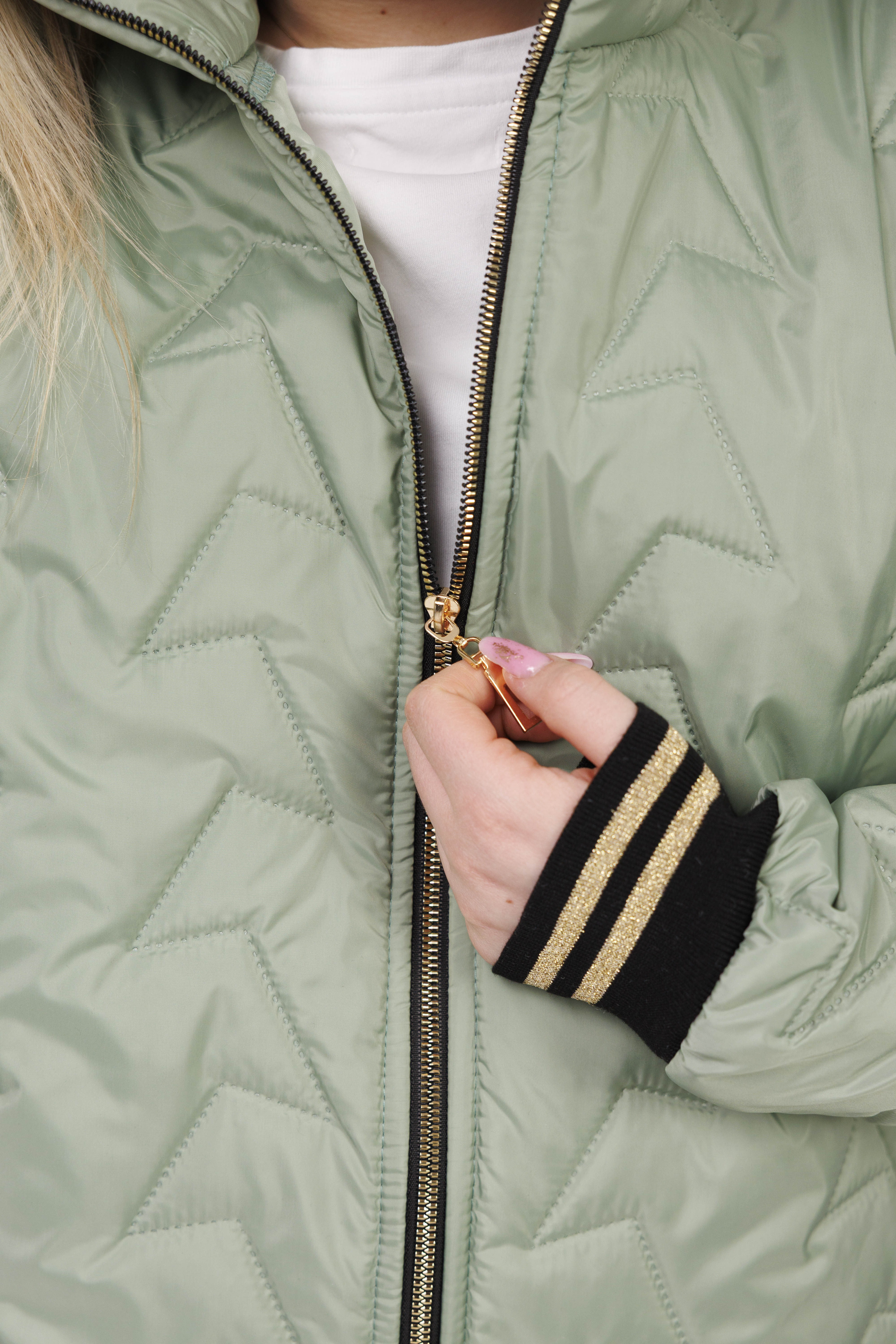 Kurtka ze ściągaczem duże rozmiary – polska produkcja, komfort i styl Szałwia