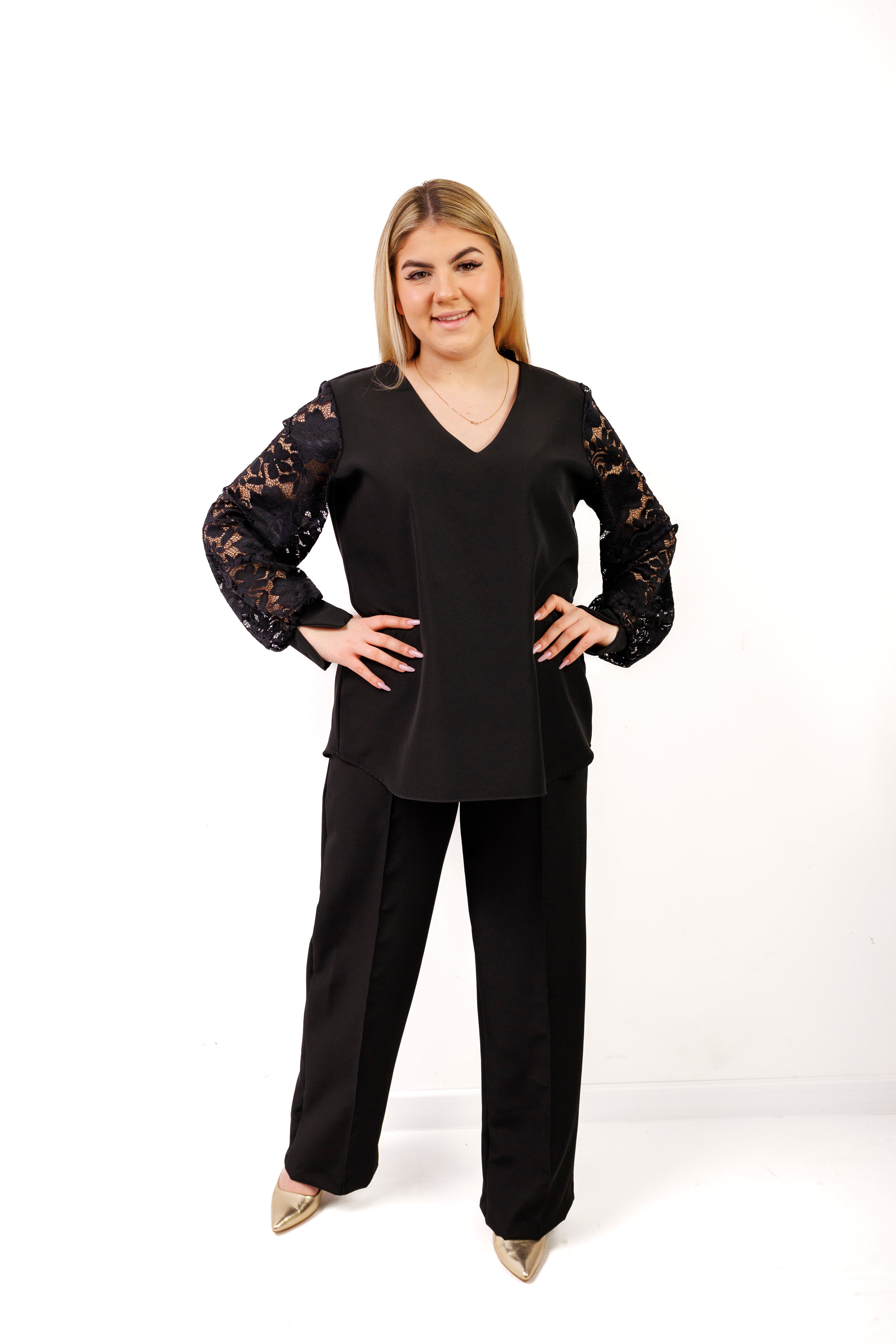 Elegancki komplet damski plus size – spodnie i bluzka z koronkowym rękawem, polska produkcja Czarny