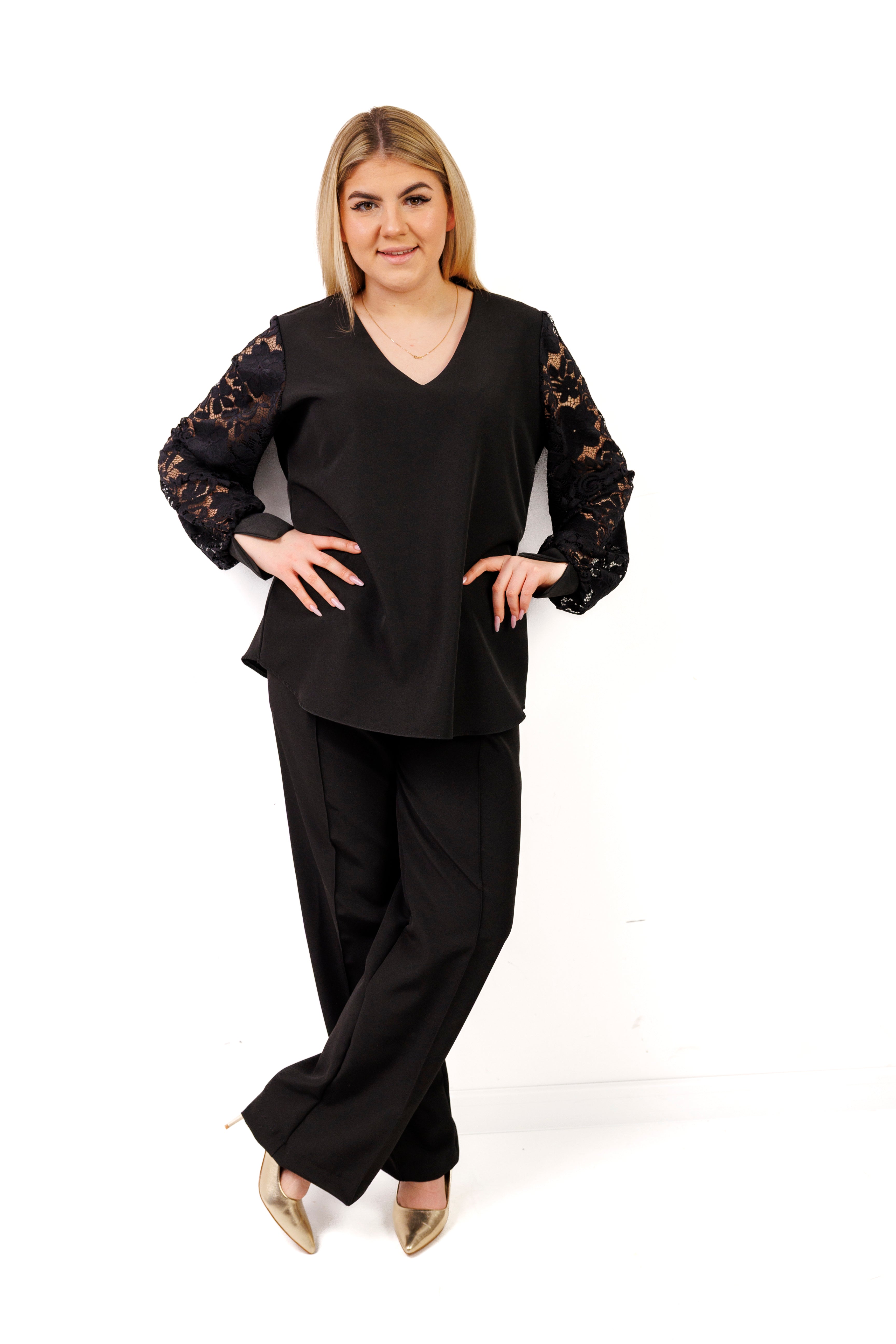 Elegancki komplet damski plus size – spodnie i bluzka z koronkowym rękawem, polska produkcja Czarny
