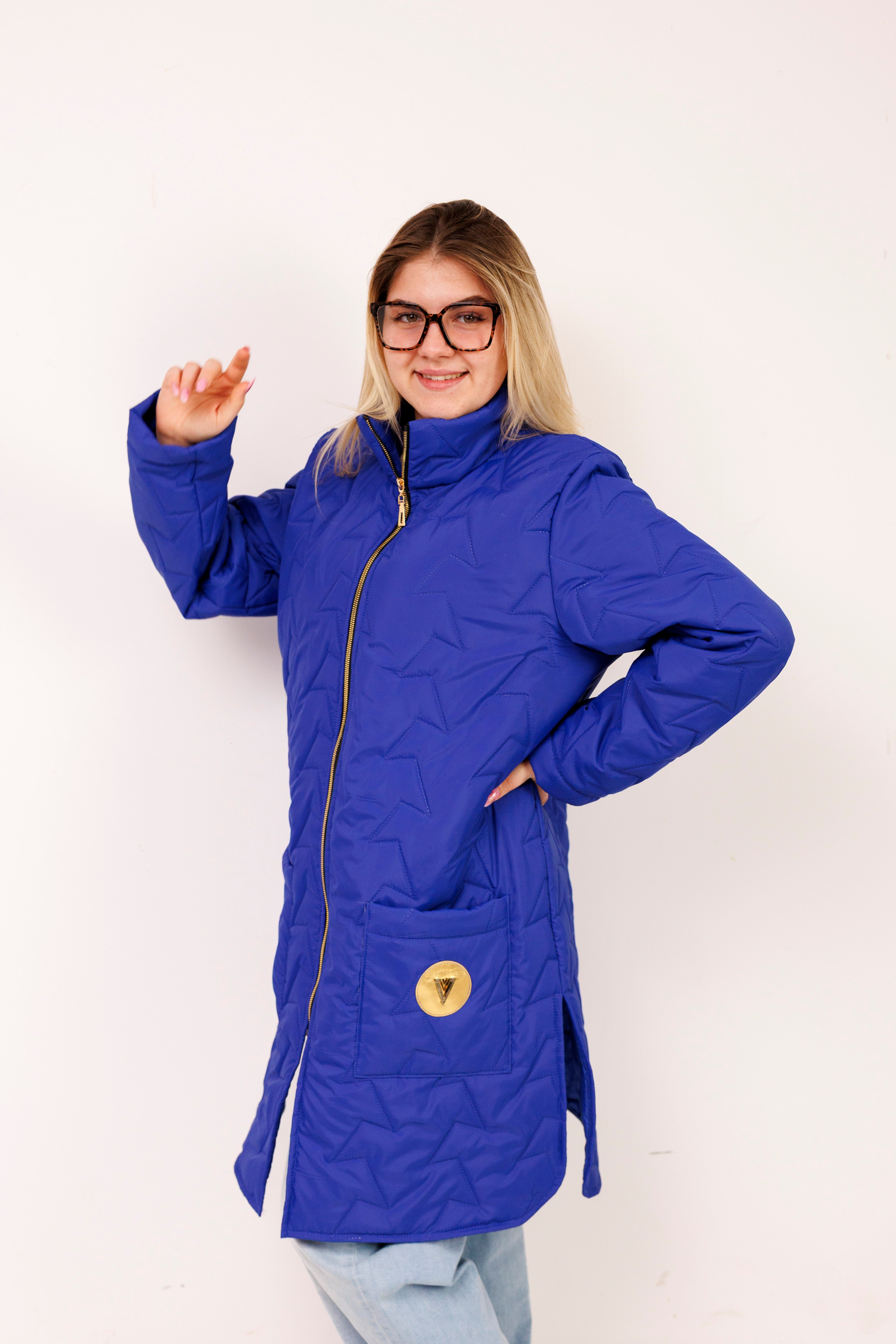Damska kurtka pikowana plus size ze stójką – polska produkcja, rozcięcia po bokach Chaber