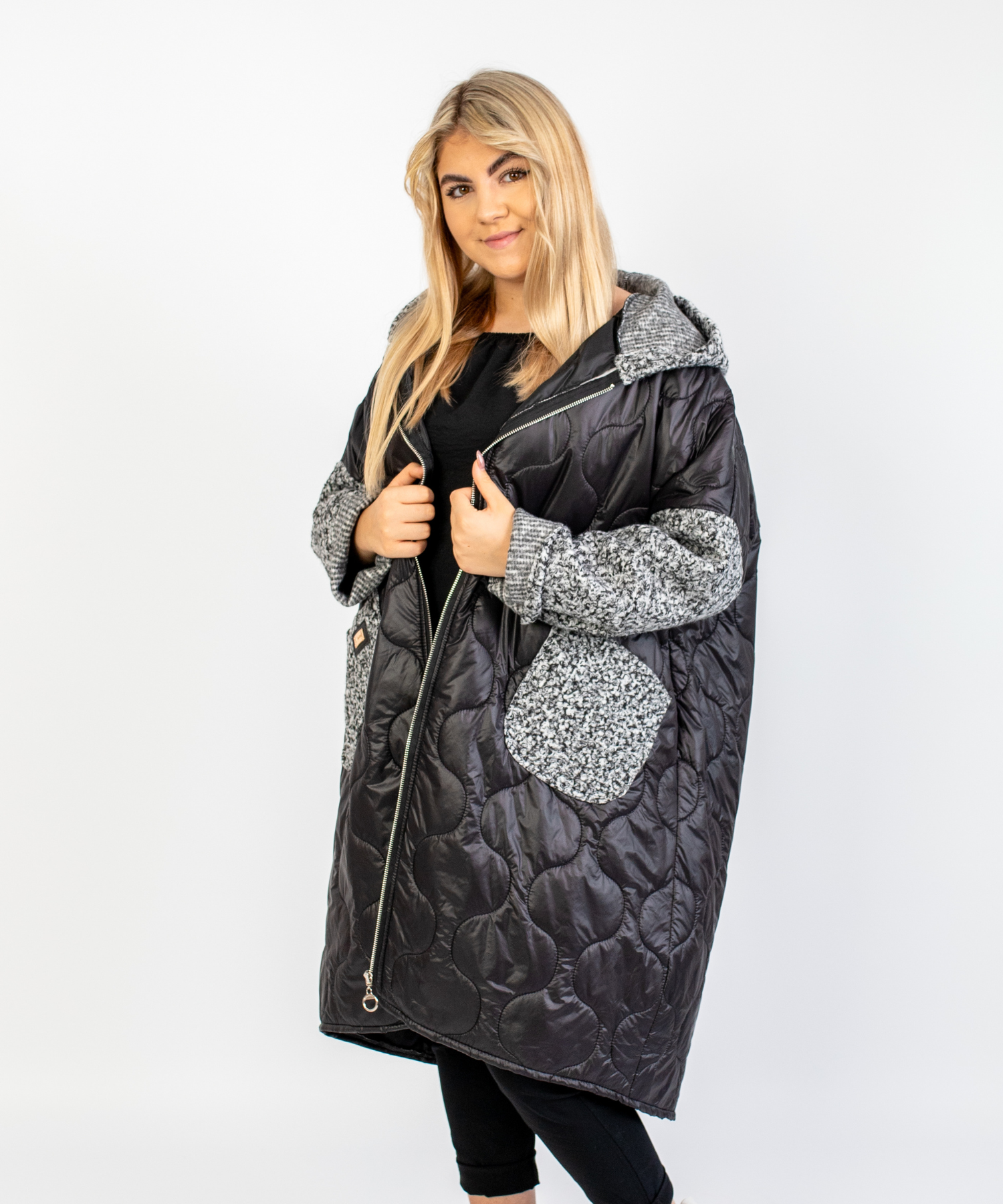 Przejściowy płaszcz damski pikówka oversize z buklą Czarny-Szary