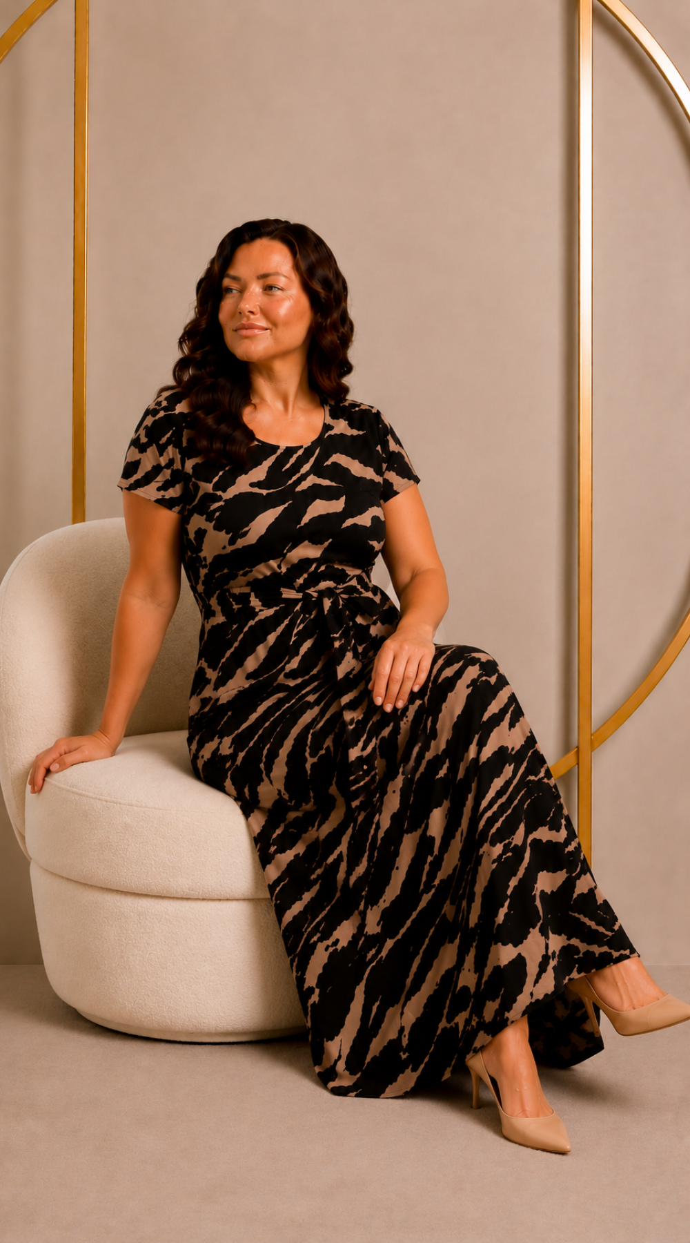 Sukienka maxi plus size z dzianinowej wiskozy – polska produkcja Wzór 2