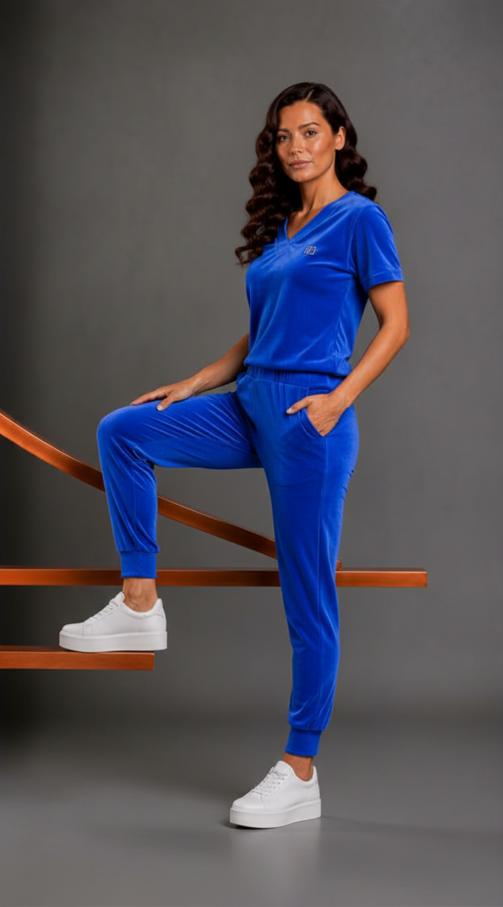 Wiosenny luźny dres z przepiękna broszką Chaber