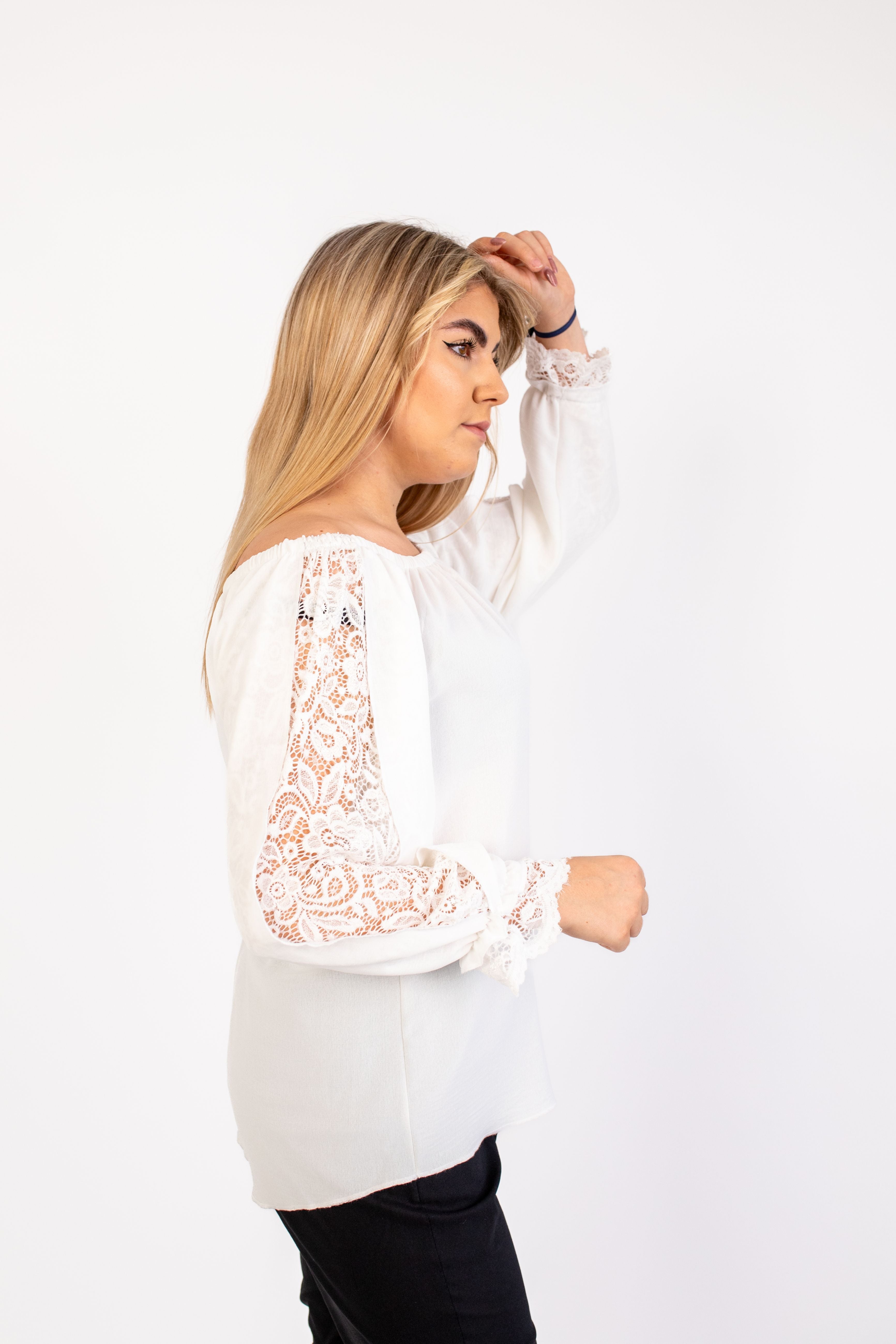 Luźna elegancka bluzka z długim rękawem z ukrytą koronką Krem