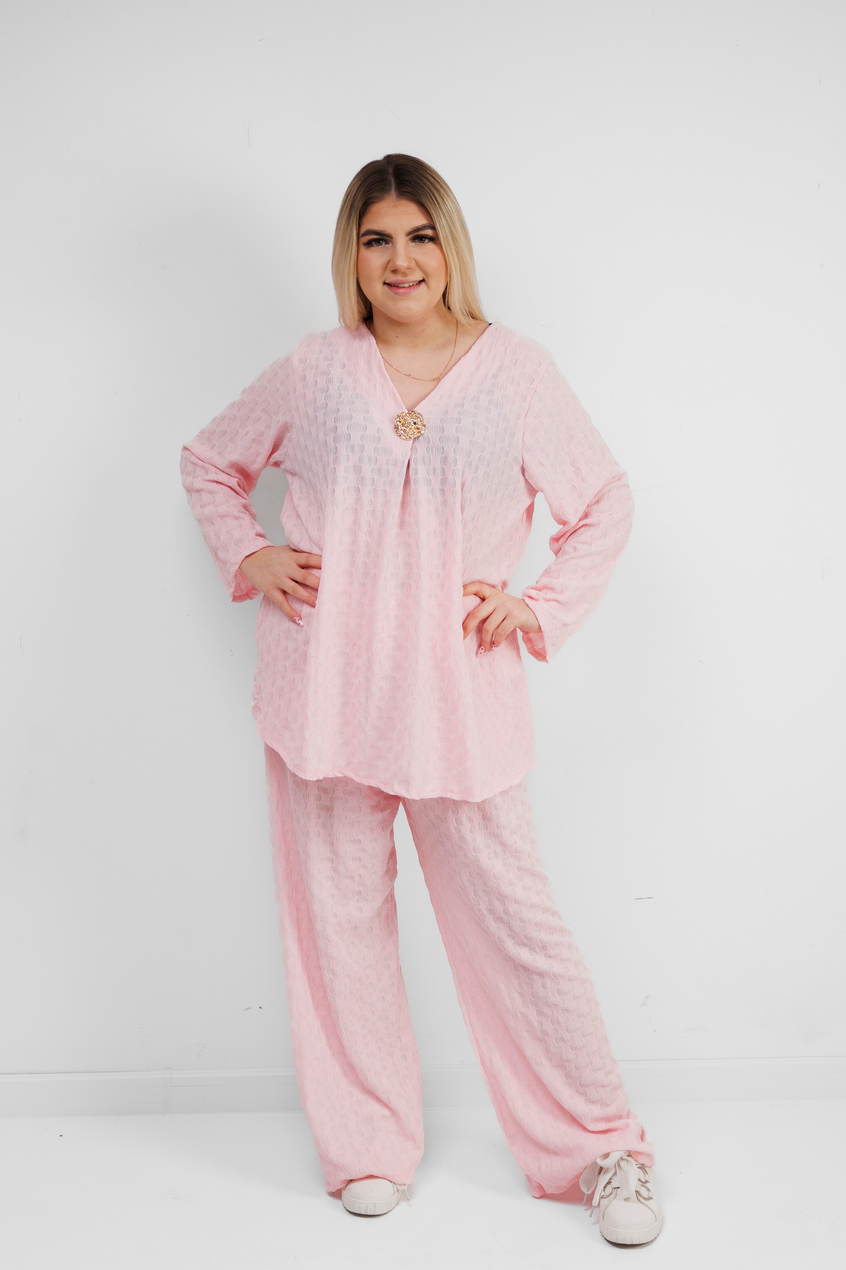 Zwiewny komplet z wiskozy z dekoracyjną broszką Pudrowy róż