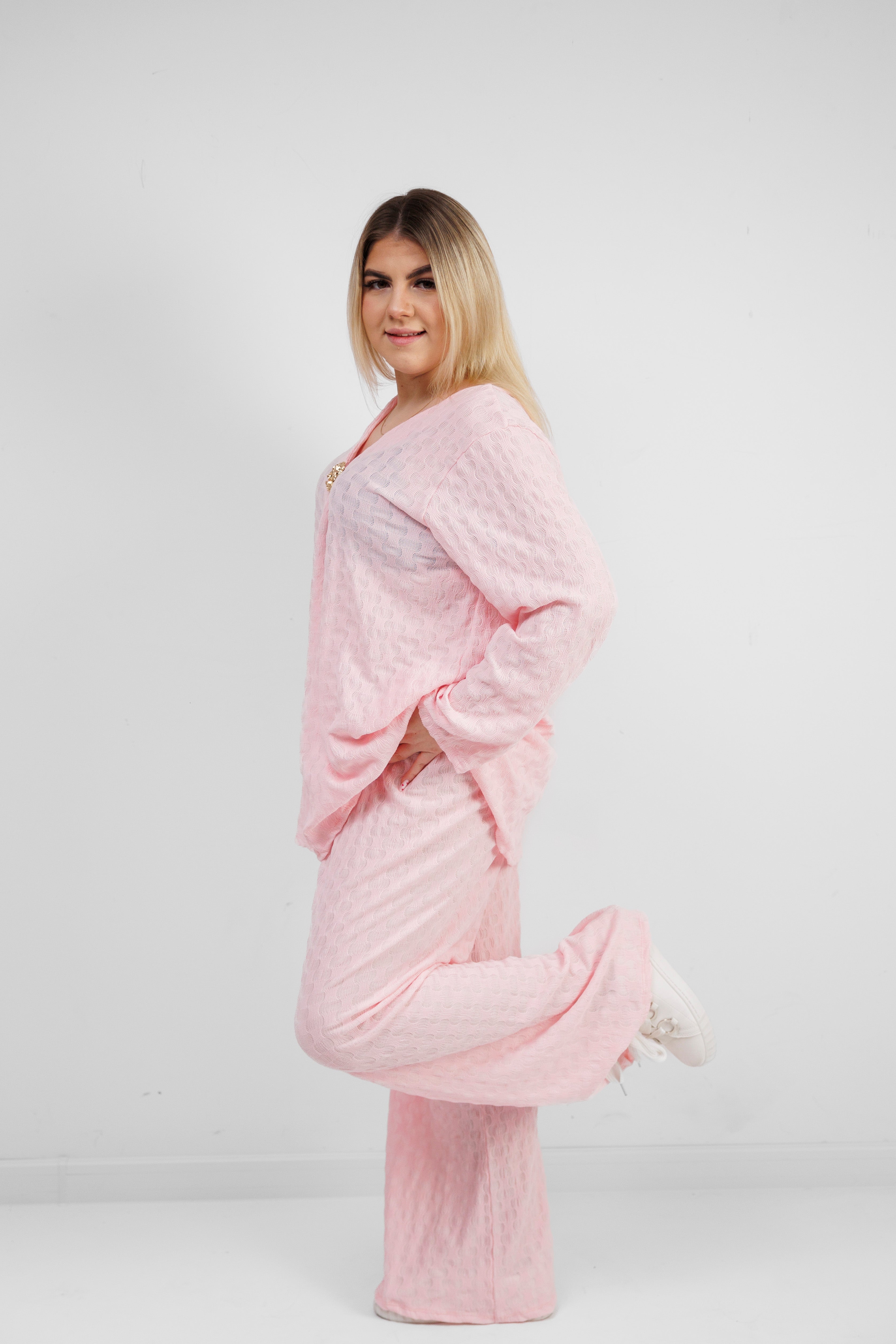 Zwiewny komplet z wiskozy z dekoracyjną broszką Pudrowy róż