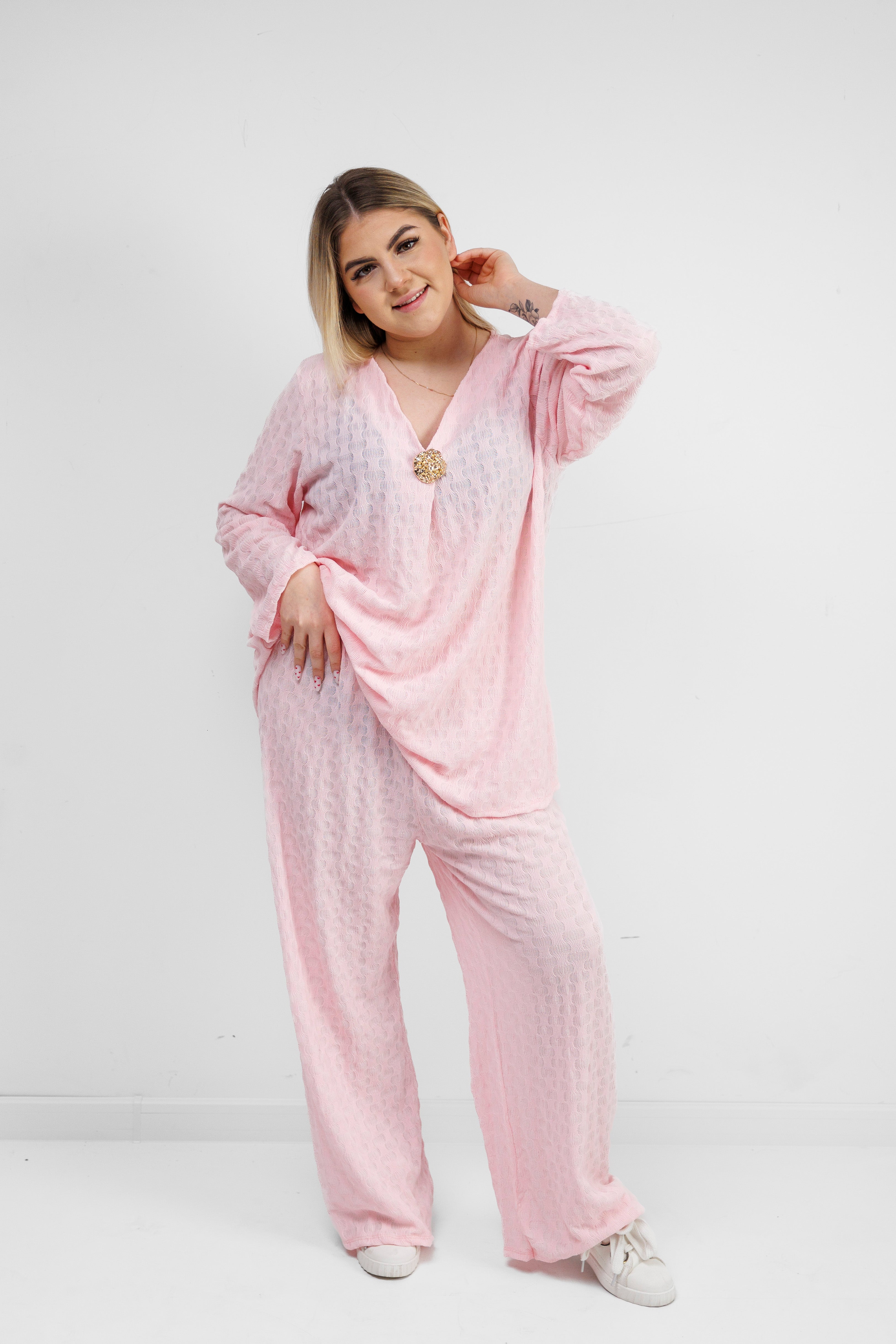 Zwiewny komplet z wiskozy z dekoracyjną broszką Pudrowy róż