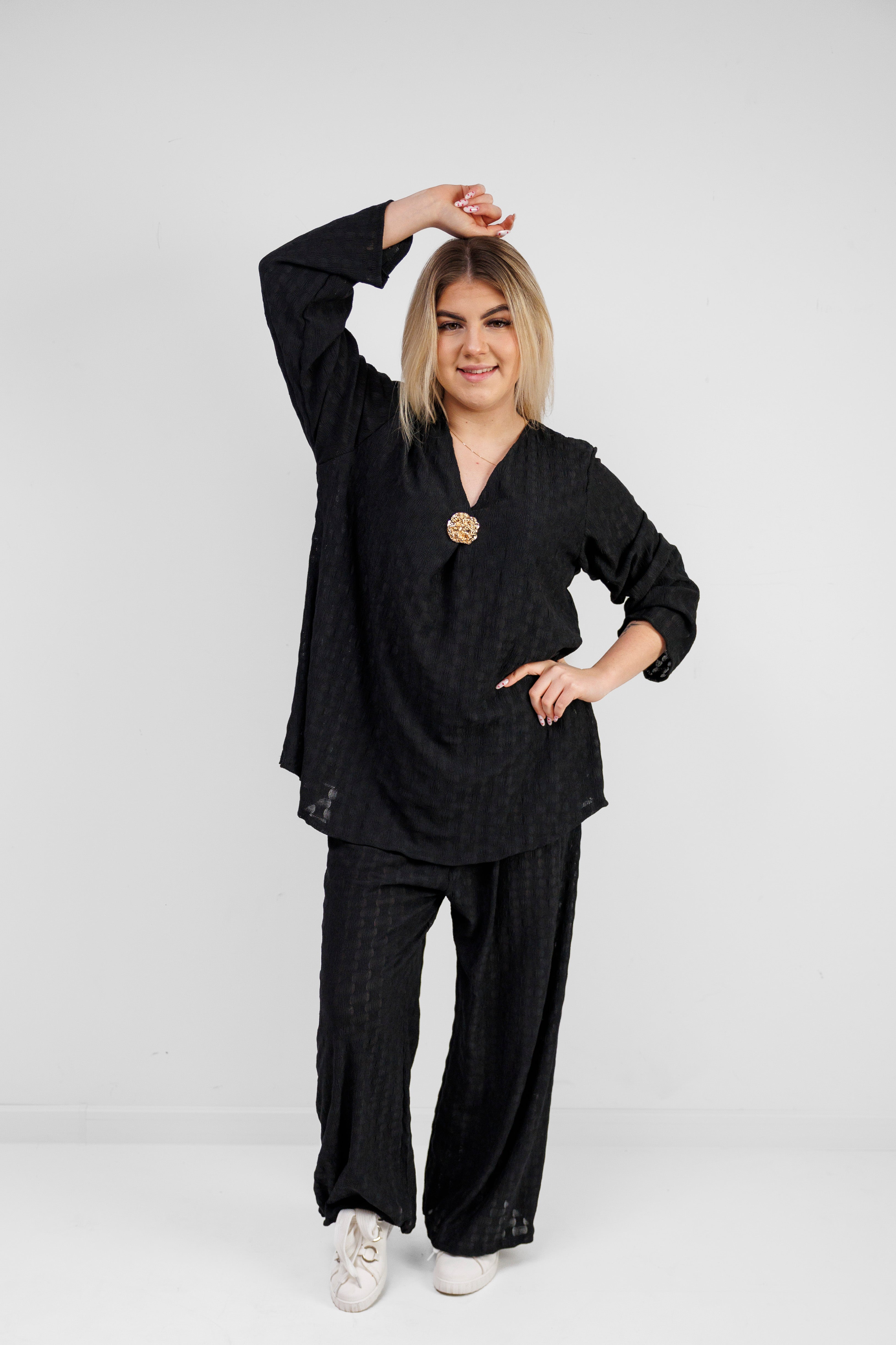 Zwiewny komplet z wiskozy z dekoracyjną broszką Czarny