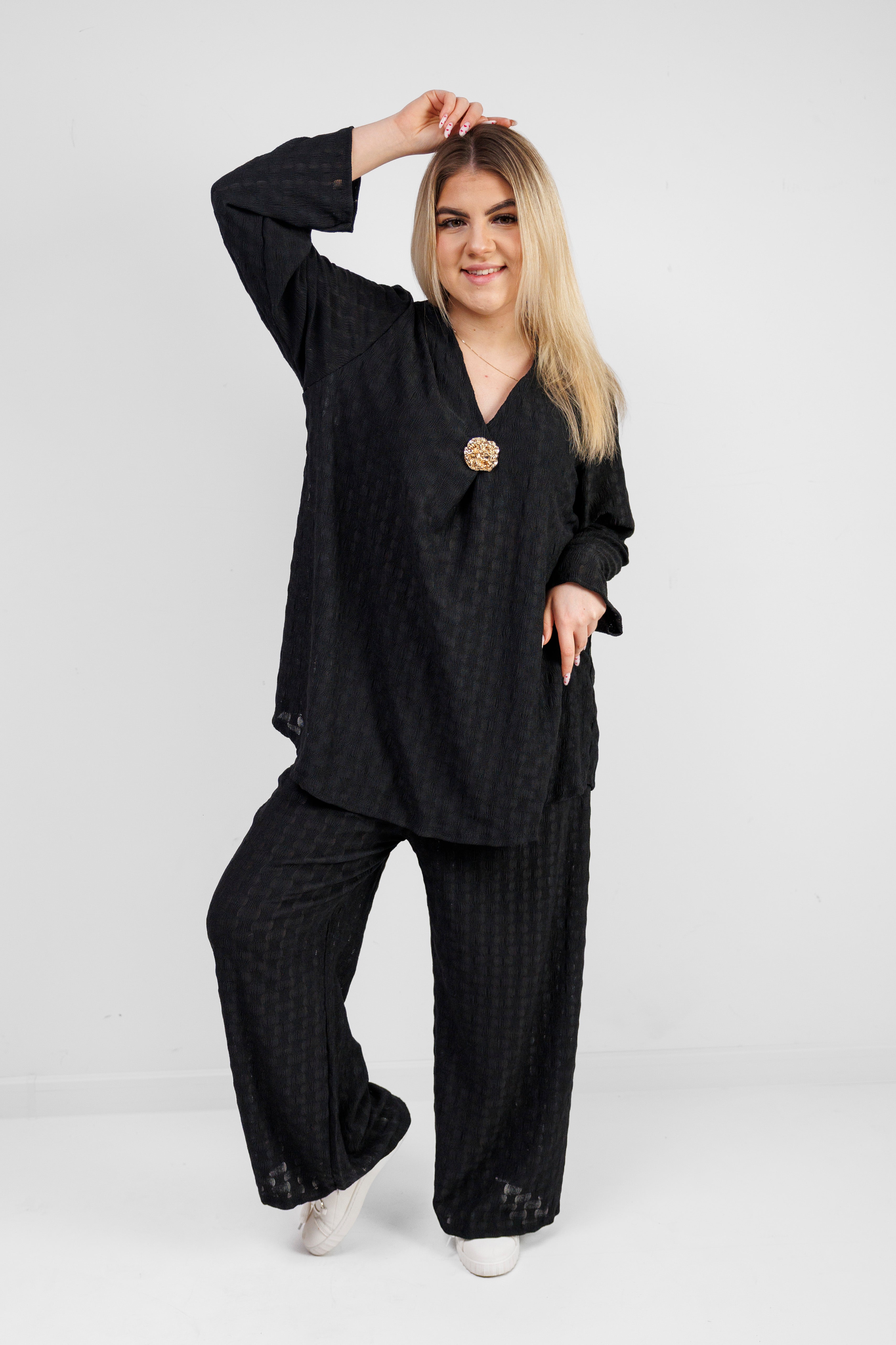 Zwiewny komplet z wiskozy z dekoracyjną broszką Czarny