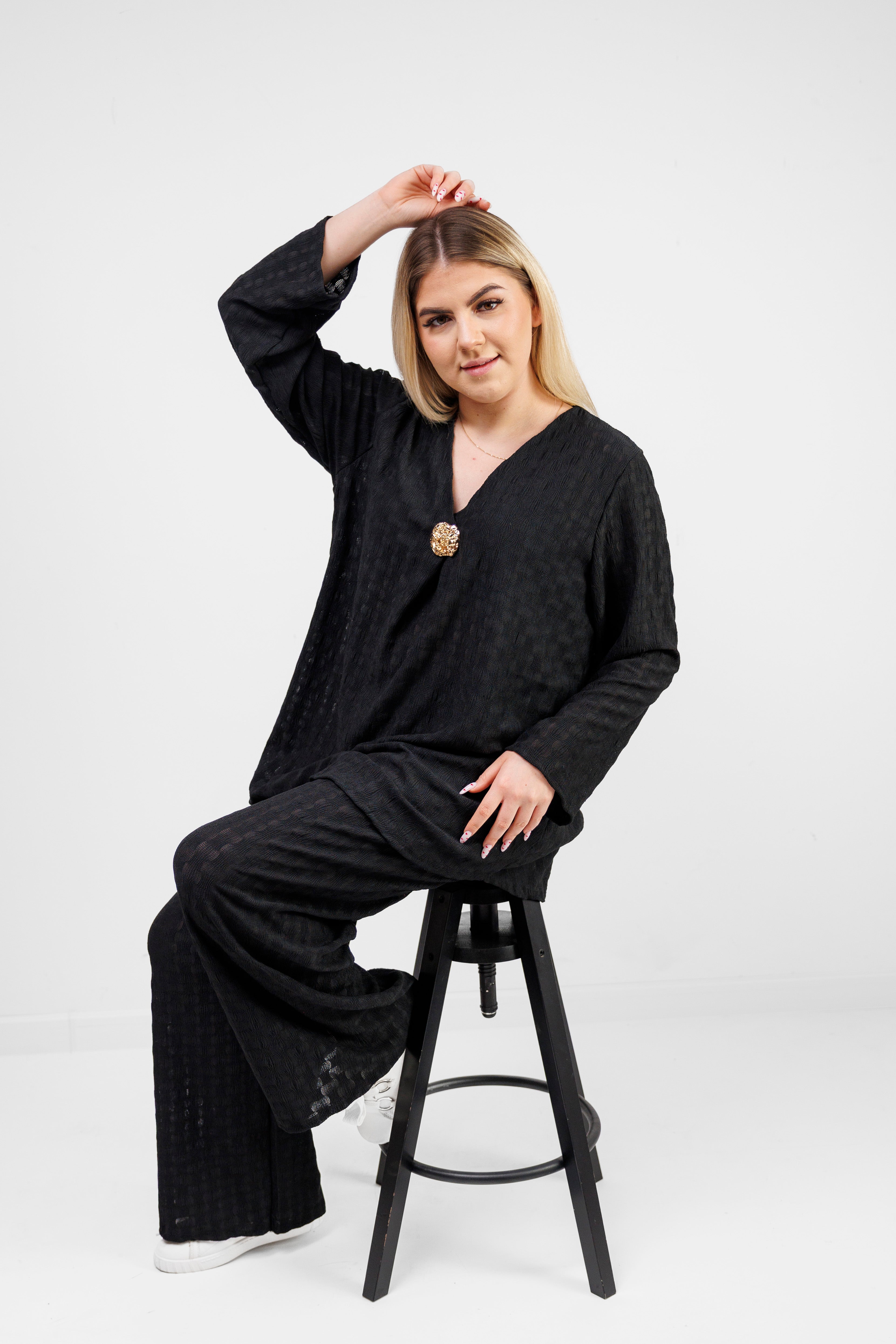 Zwiewny komplet z wiskozy z dekoracyjną broszką Czarny