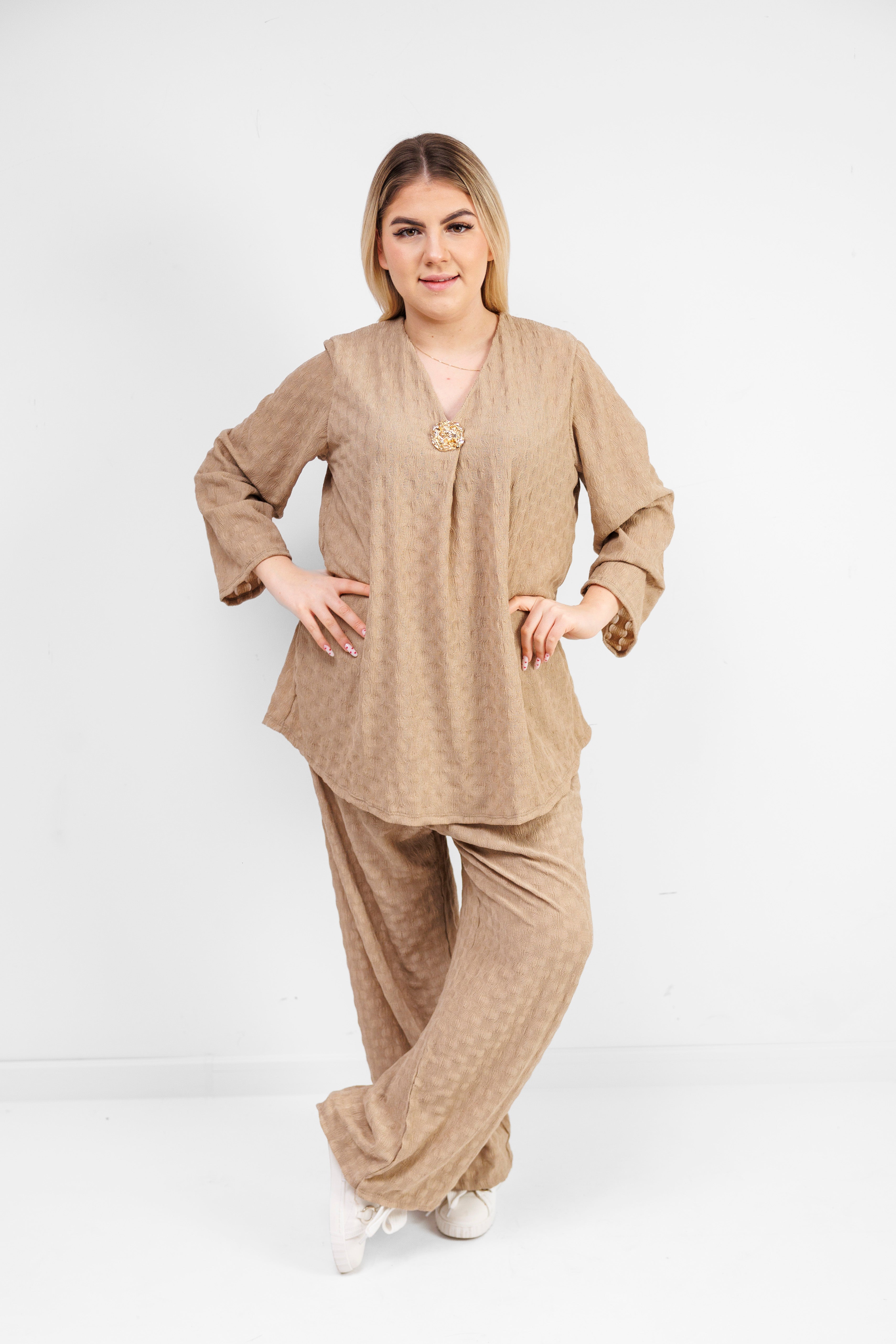 Zwiewny komplet z wiskozy z dekoracyjną broszką Fango