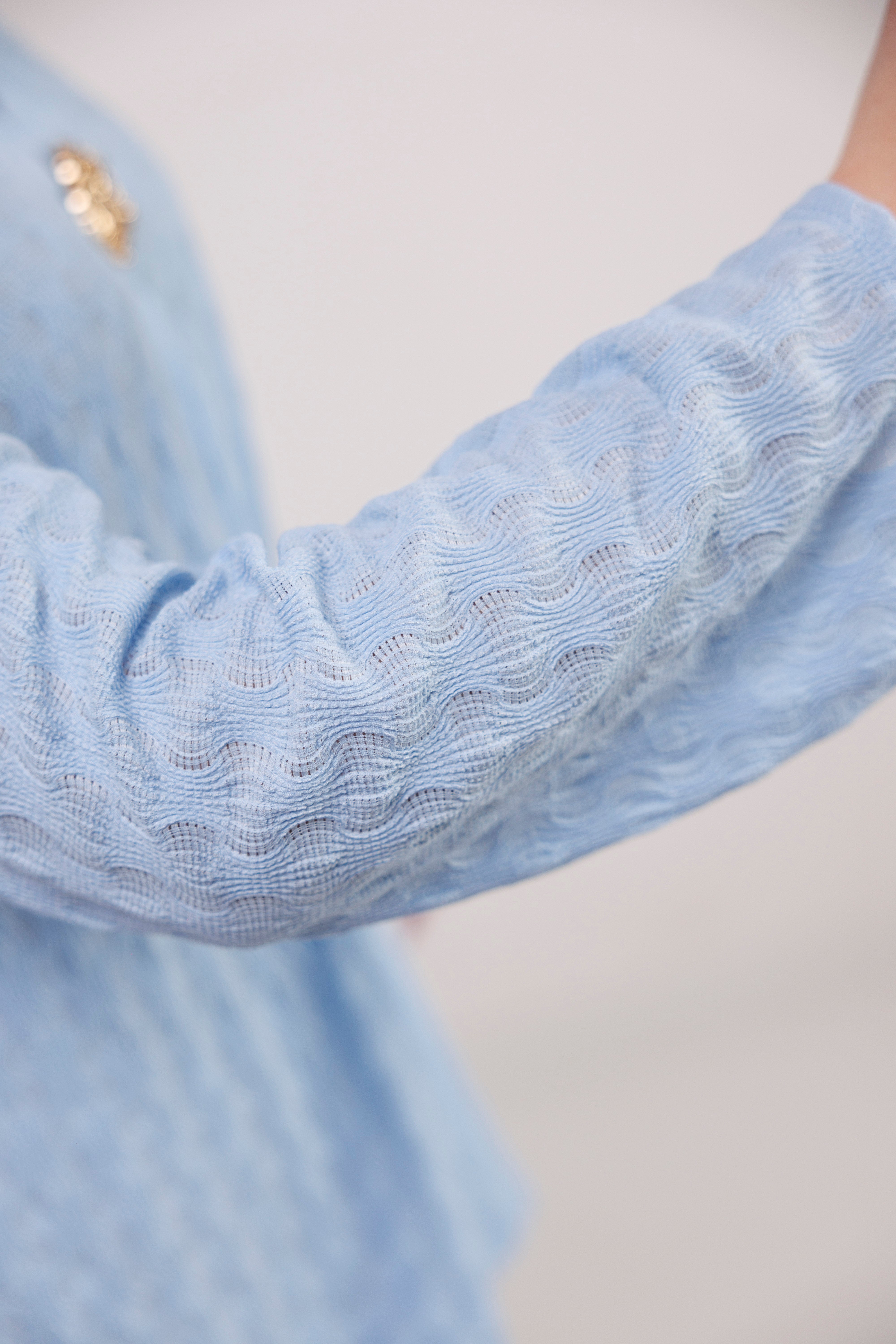 Zwiewny komplet z wiskozy z dekoracyjną broszką Błękit