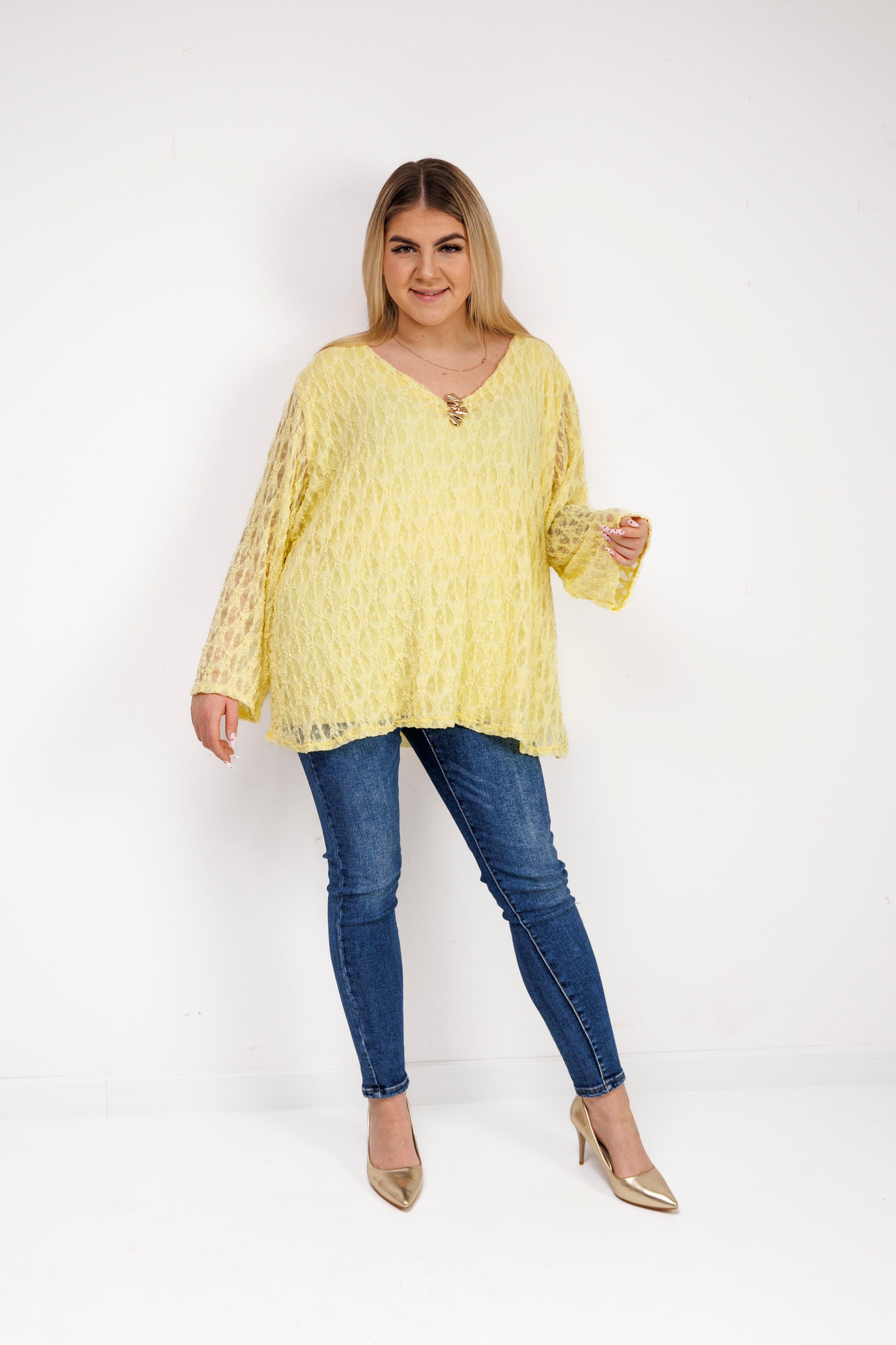 Bluzka z ażurowej koronki z biżuteryjną przypinką Żółty