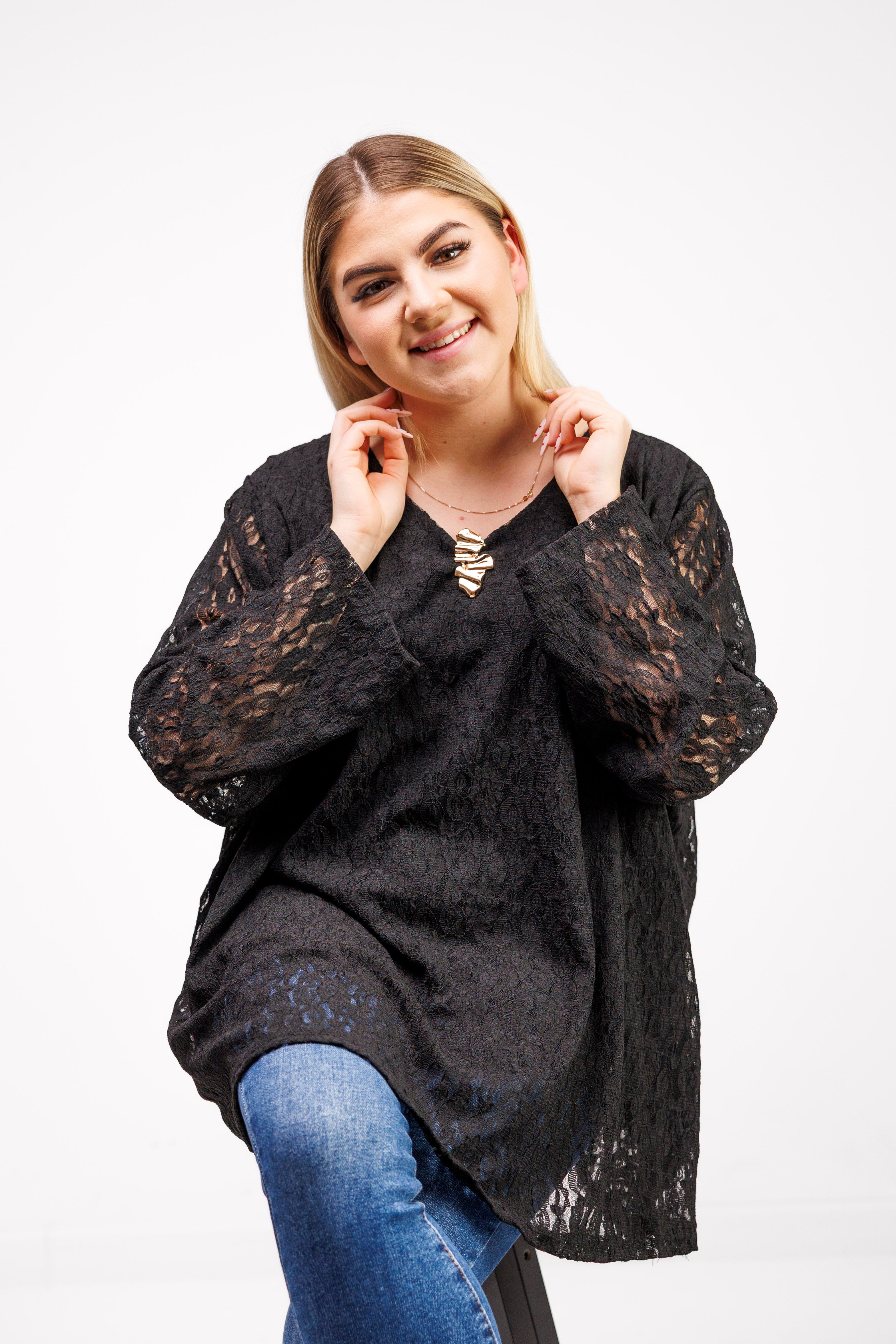 Bluzka z ażurowej koronki z biżuteryjną przypinką Czarny