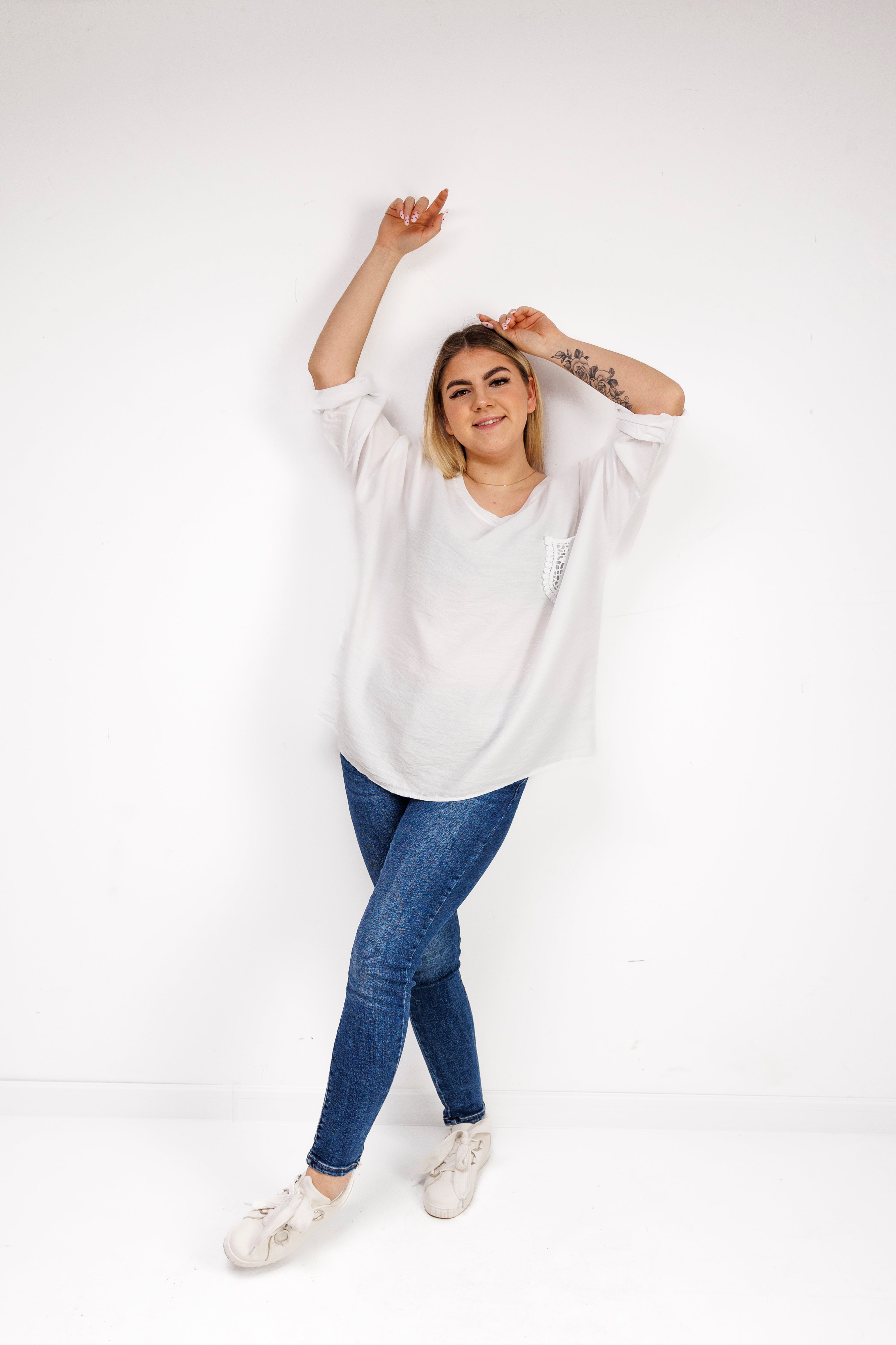 Bluzka z 100% wiskozy z ozdobną kieszonką Krem