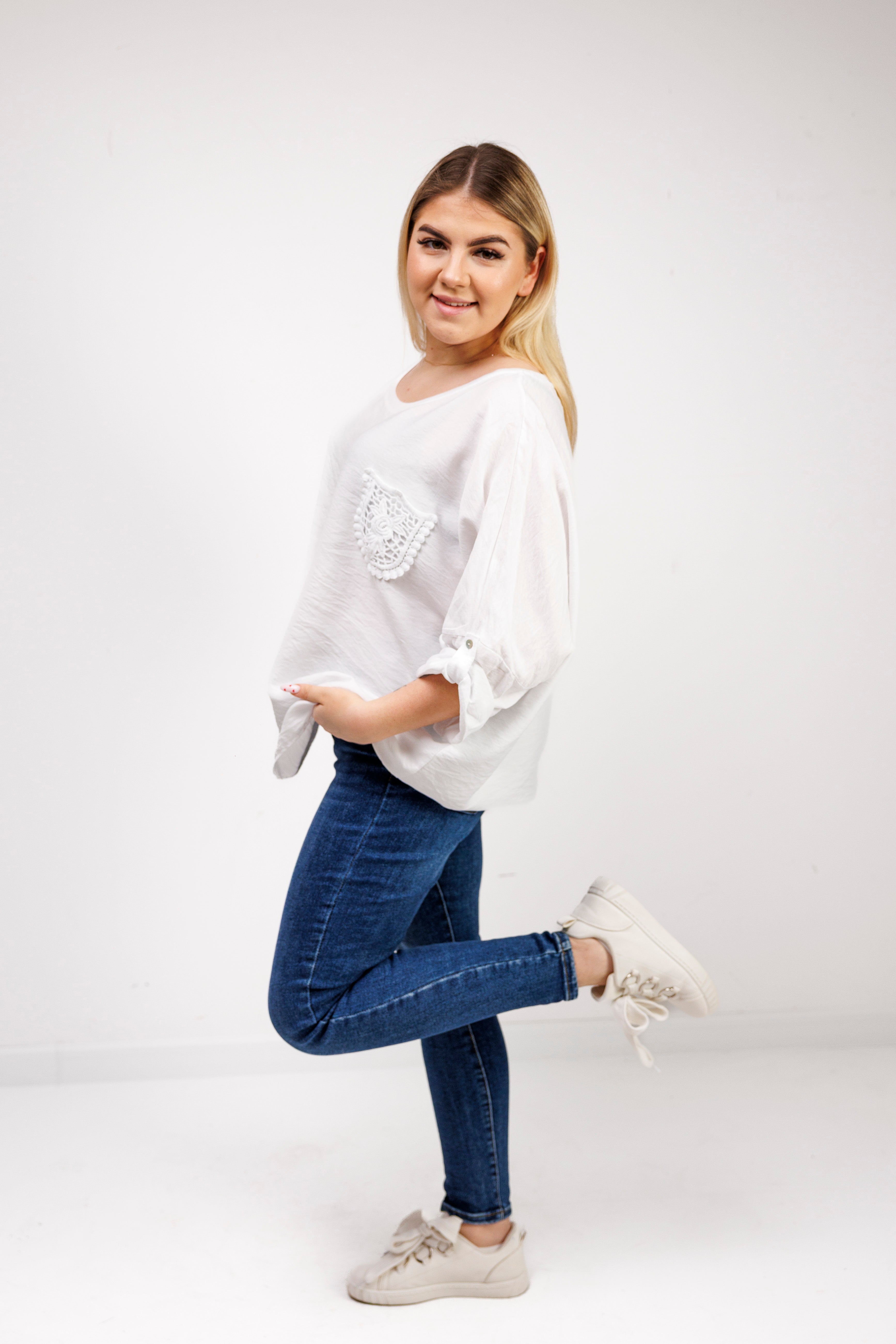 Bluzka z 100% wiskozy z ozdobną kieszonką Krem