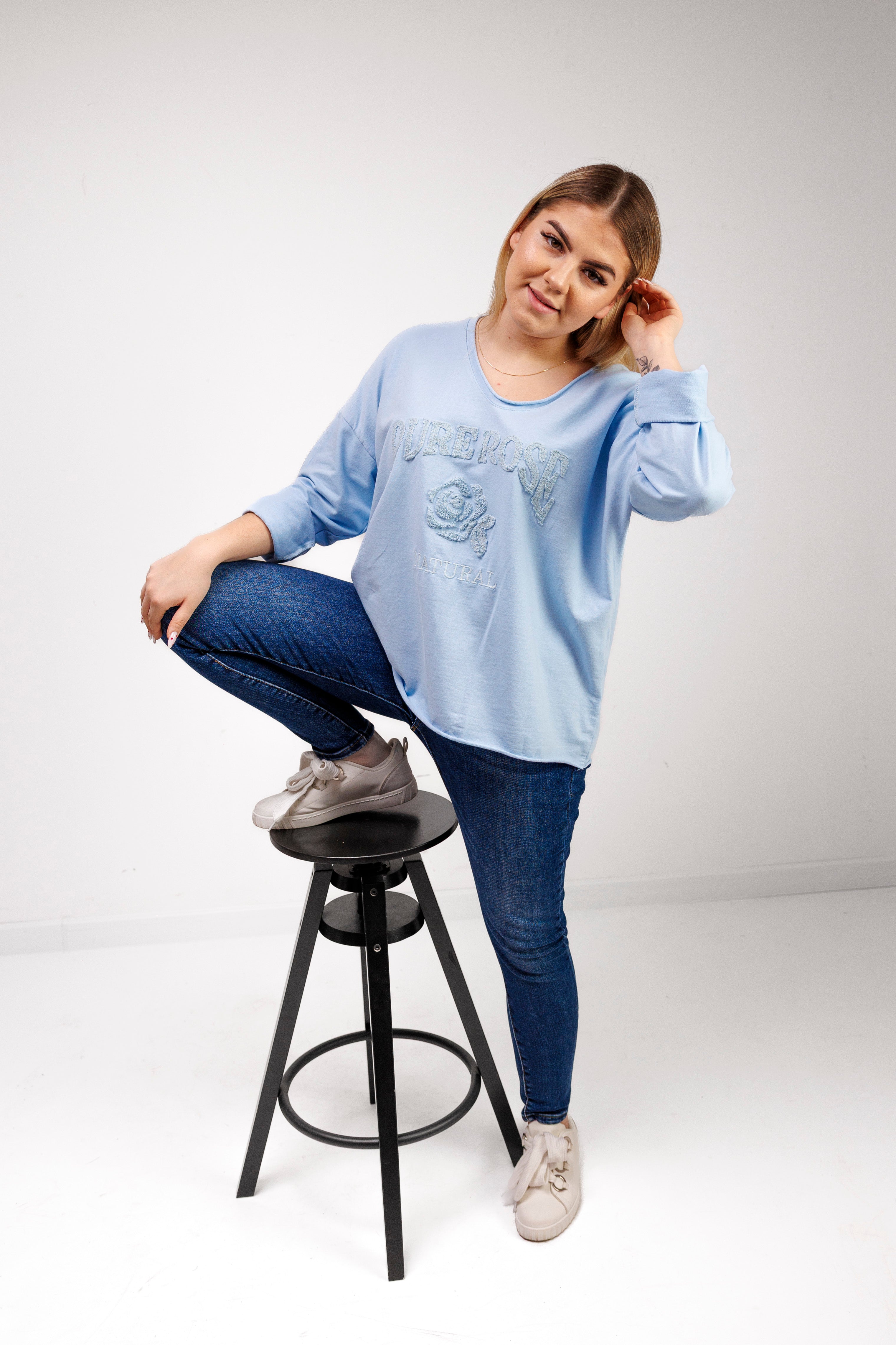 Bluzka z 100% bawełny z ozdobnym haftem Błękit