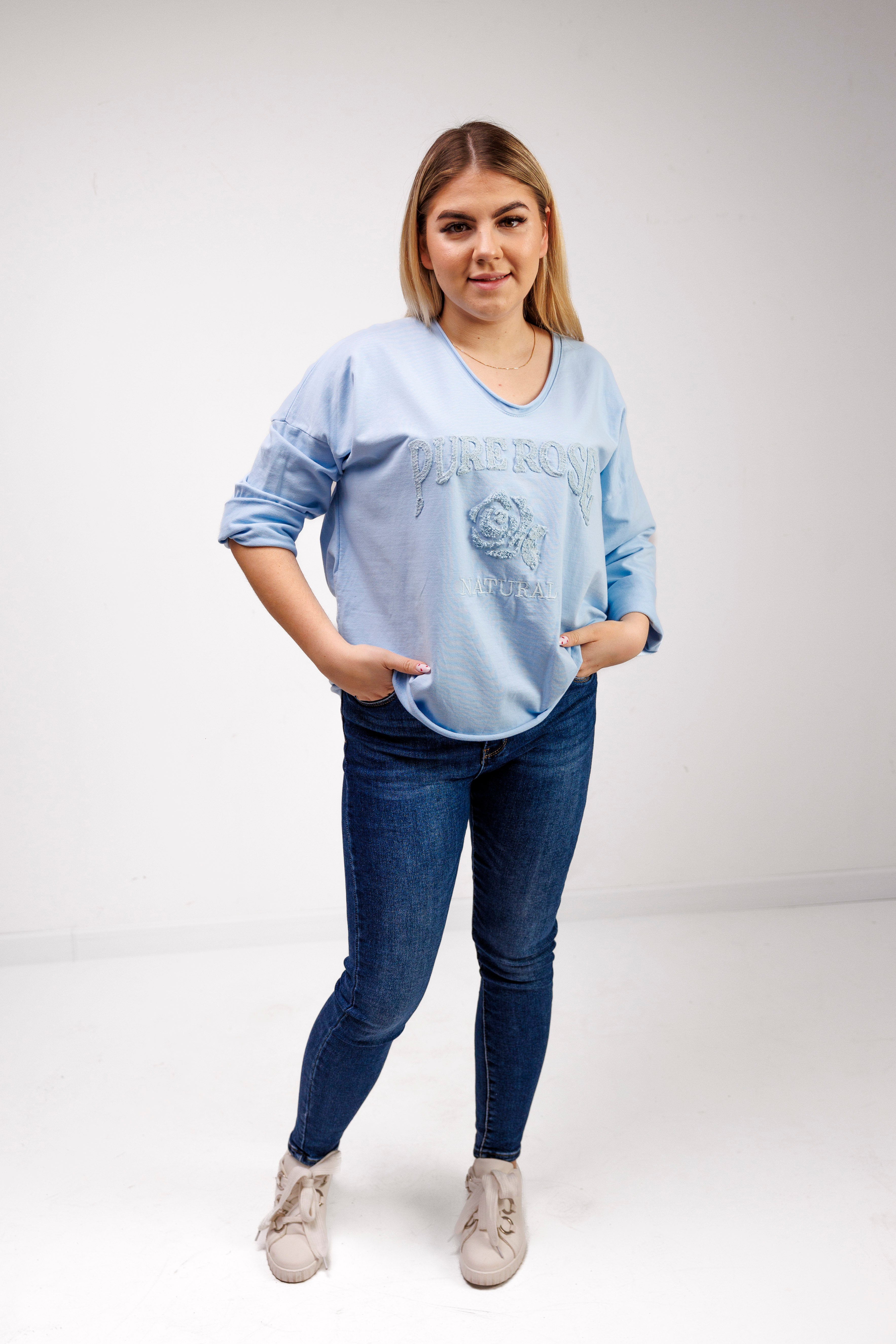 Bluzka z 100% bawełny z ozdobnym haftem Błękit