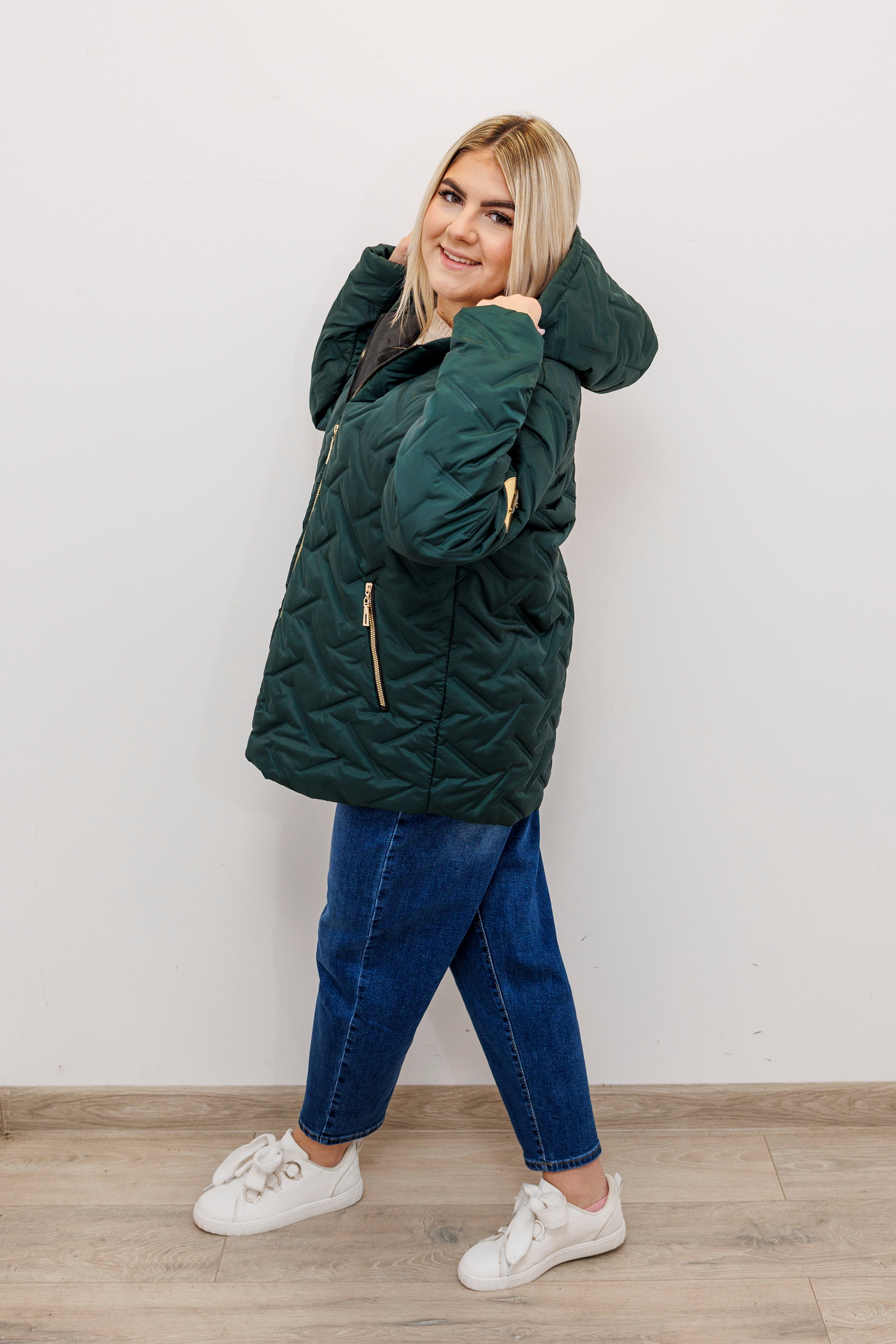 Zimowa kurtka pikowana z kapturem – polska produkcja Butelka