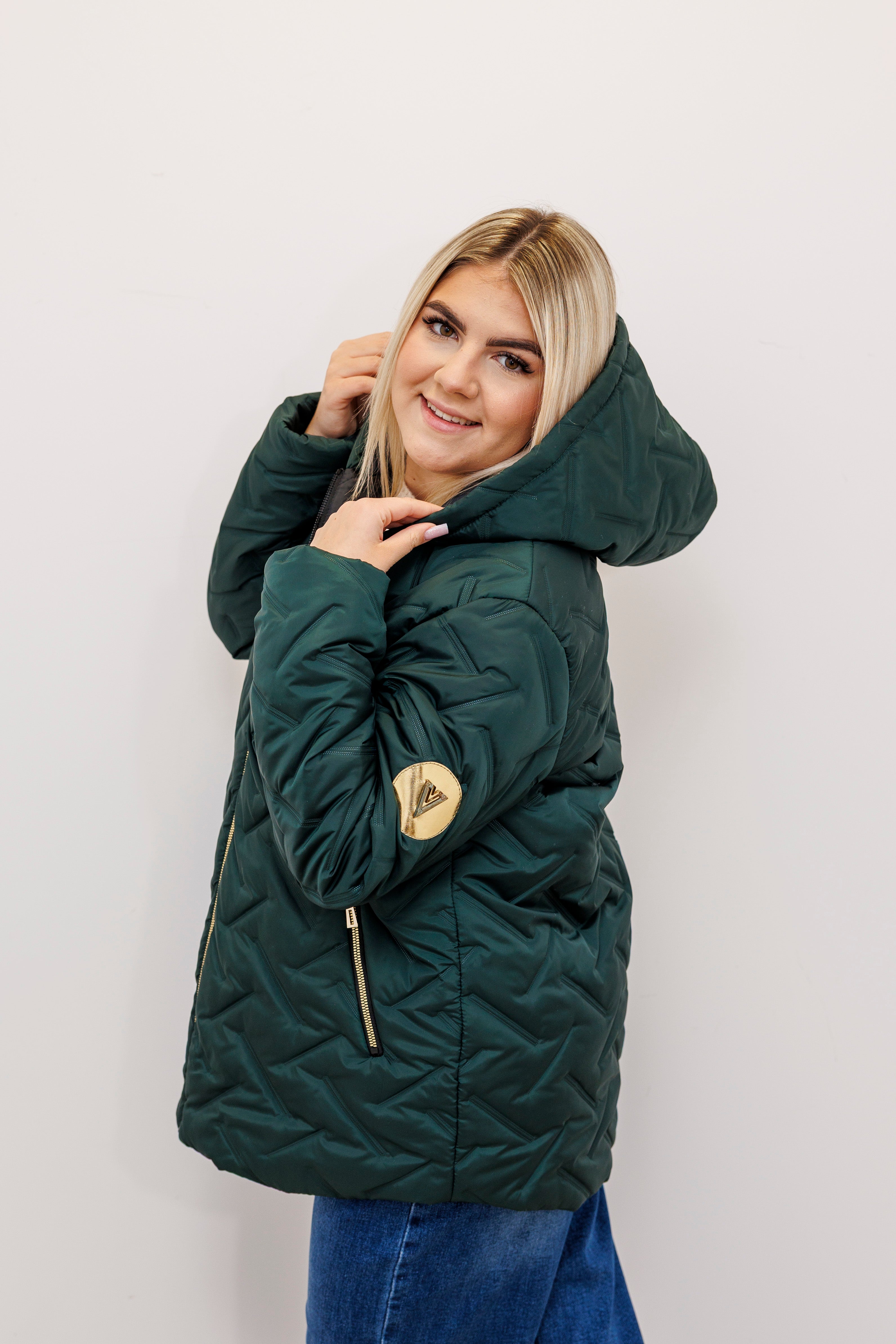 Zimowa kurtka pikowana z kapturem – polska produkcja Butelka