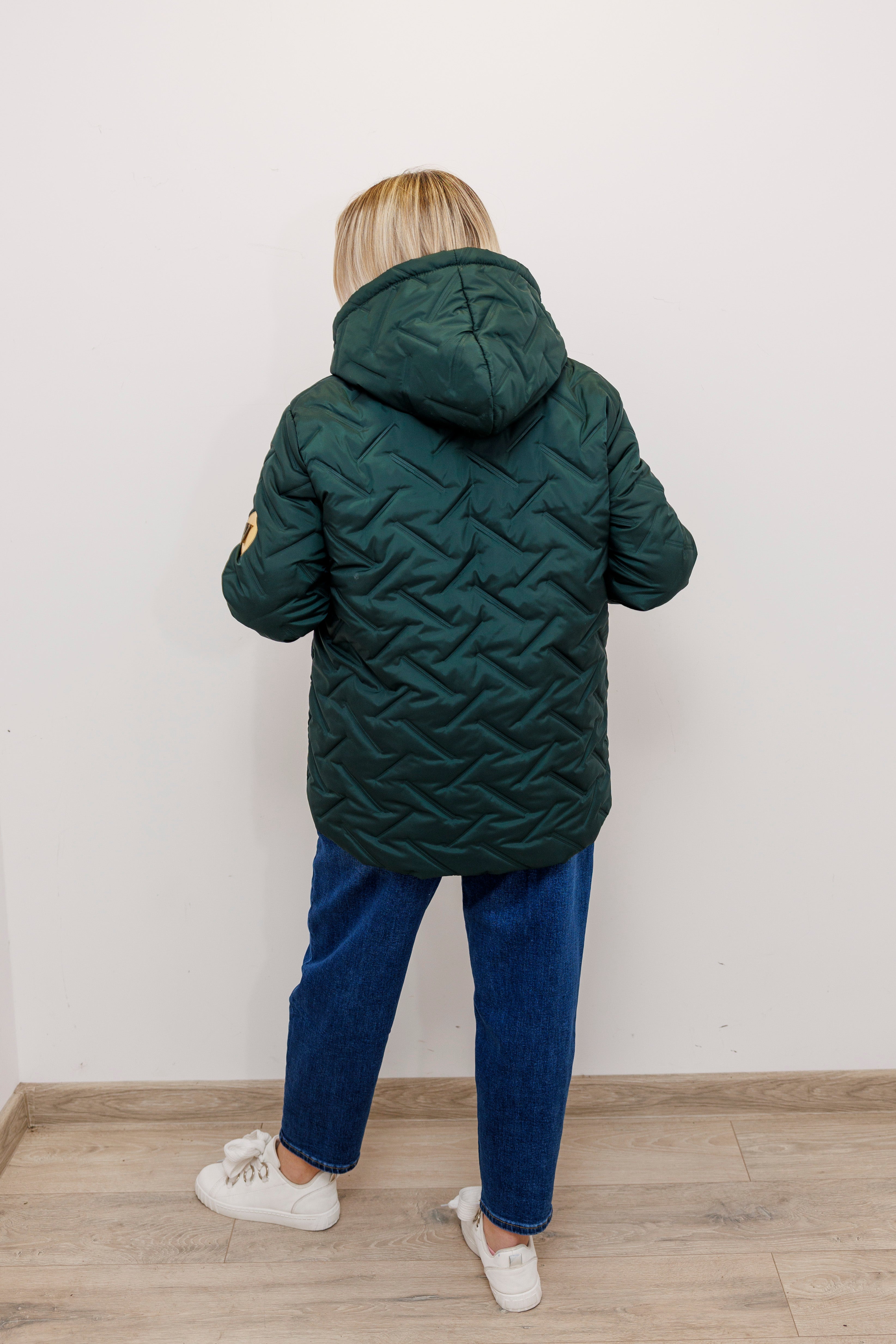 Zimowa kurtka pikowana z kapturem – polska produkcja Butelka