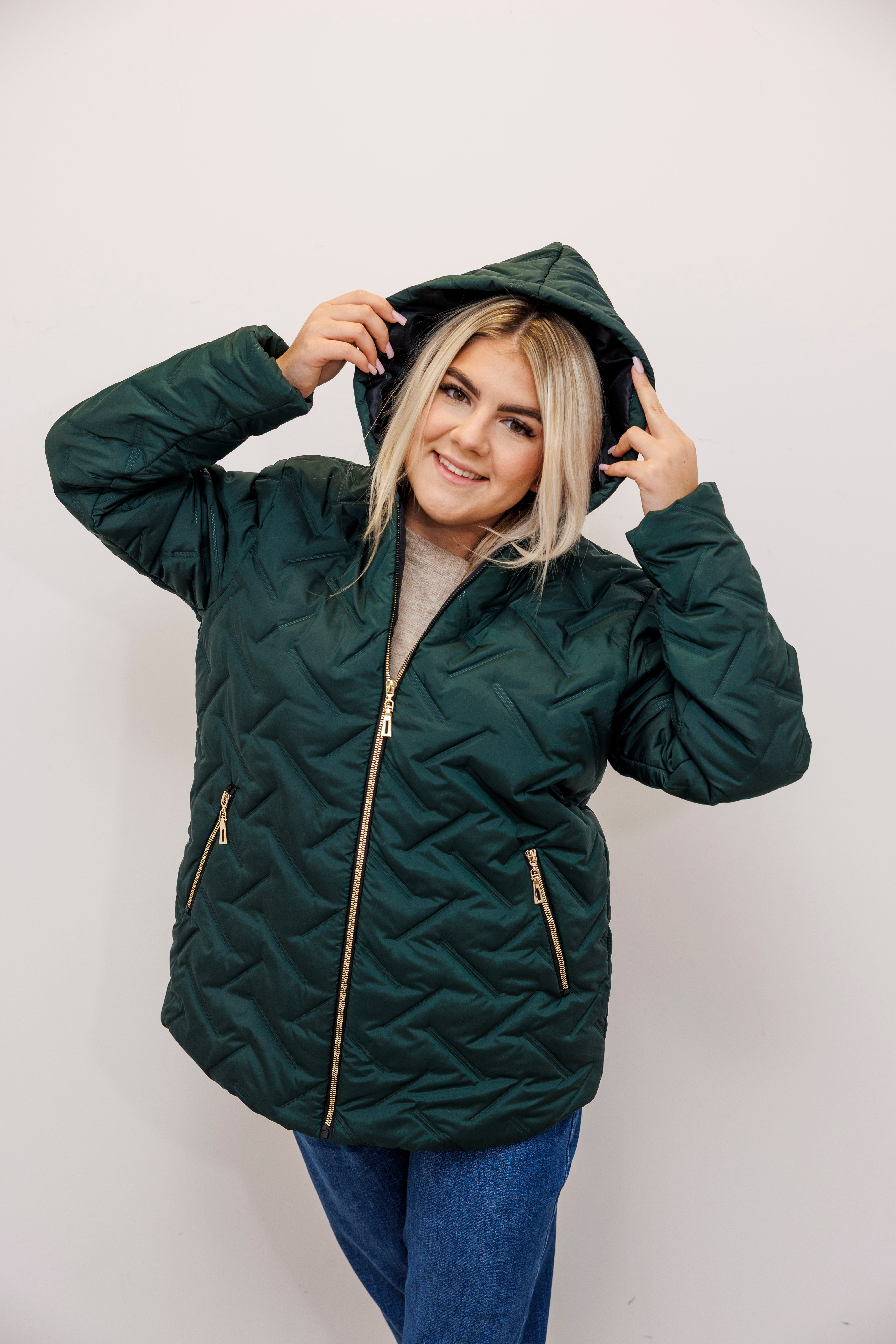 Zimowa kurtka pikowana z kapturem – polska produkcja Butelka