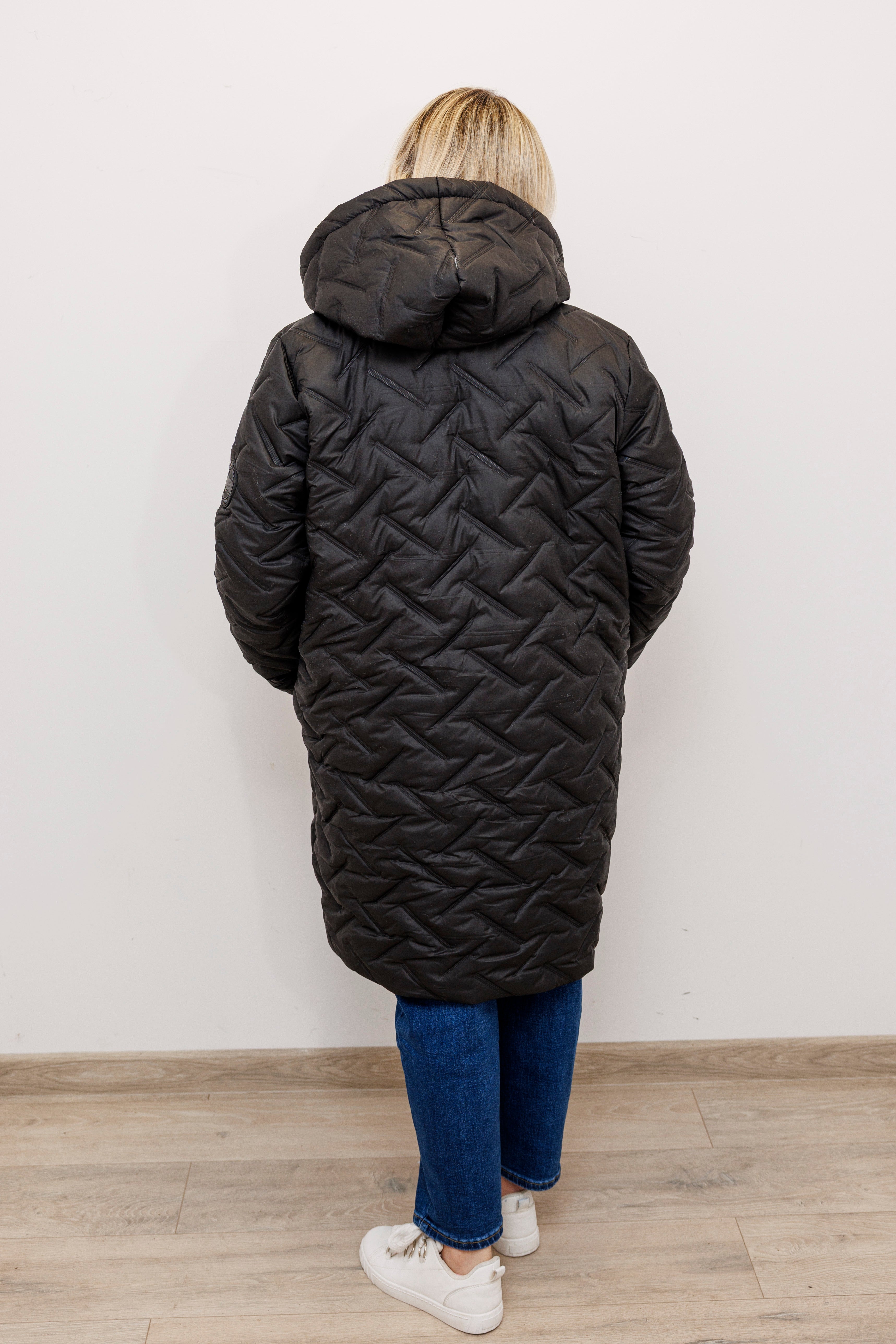 Długa zimowa kurtka z kapturem – polska produkcja Czarny