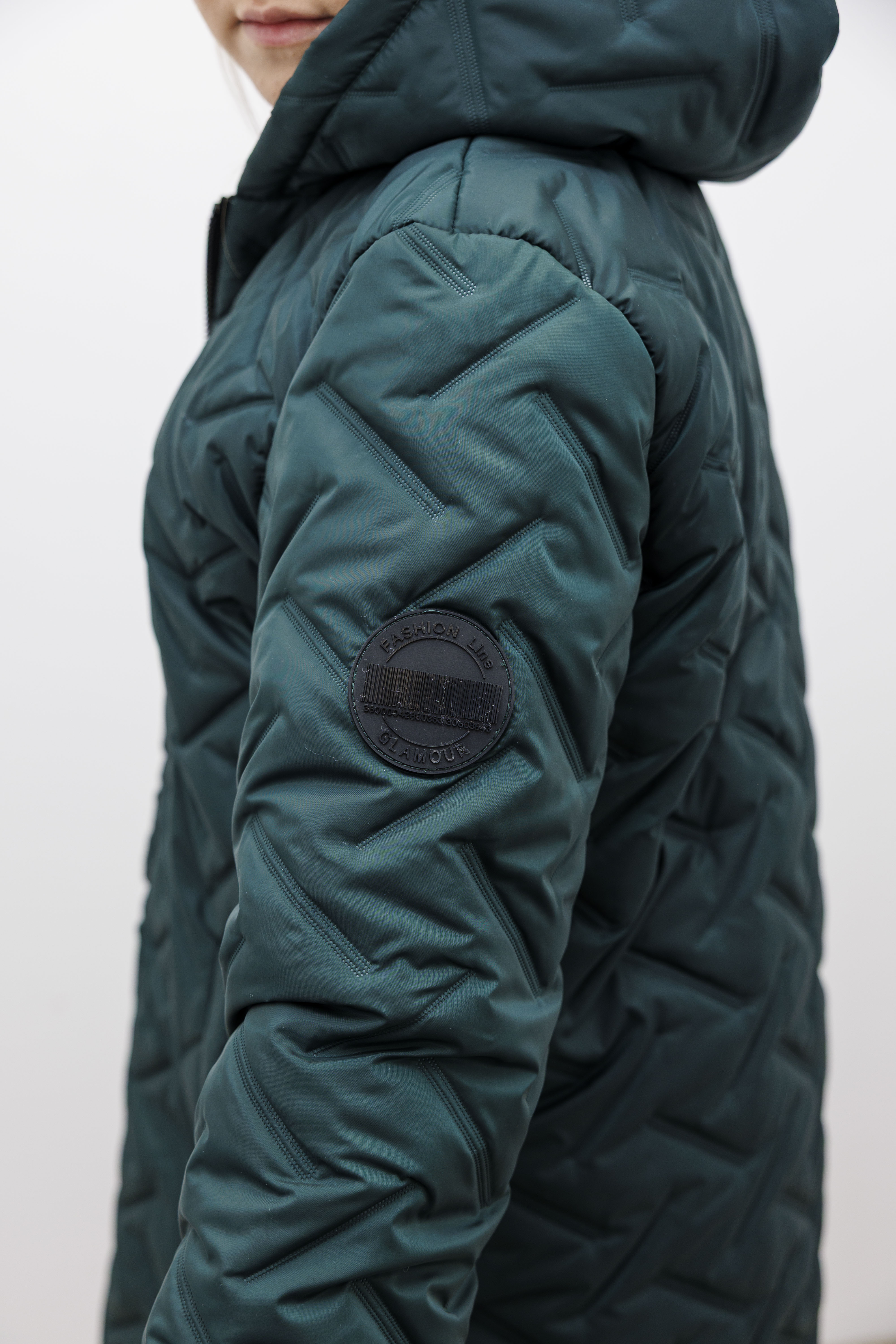 Długa zimowa kurtka z kapturem – polska produkcja Butelka