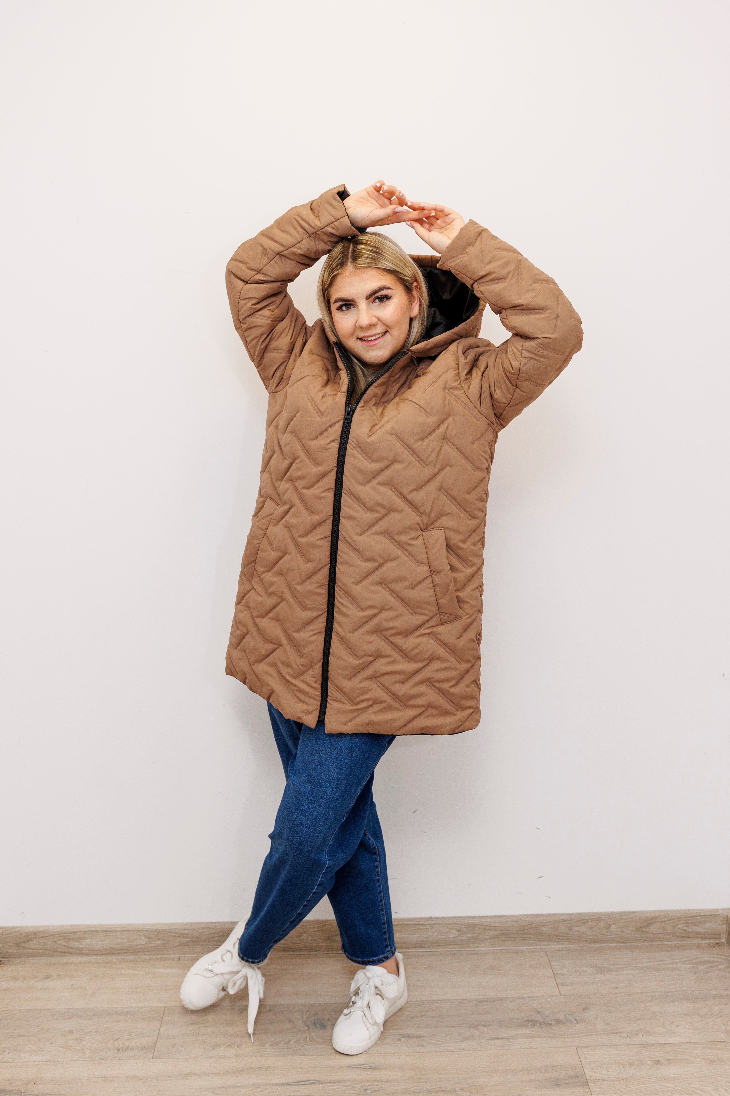 Długa zimowa kurtka z kapturem – polska produkcja Beż