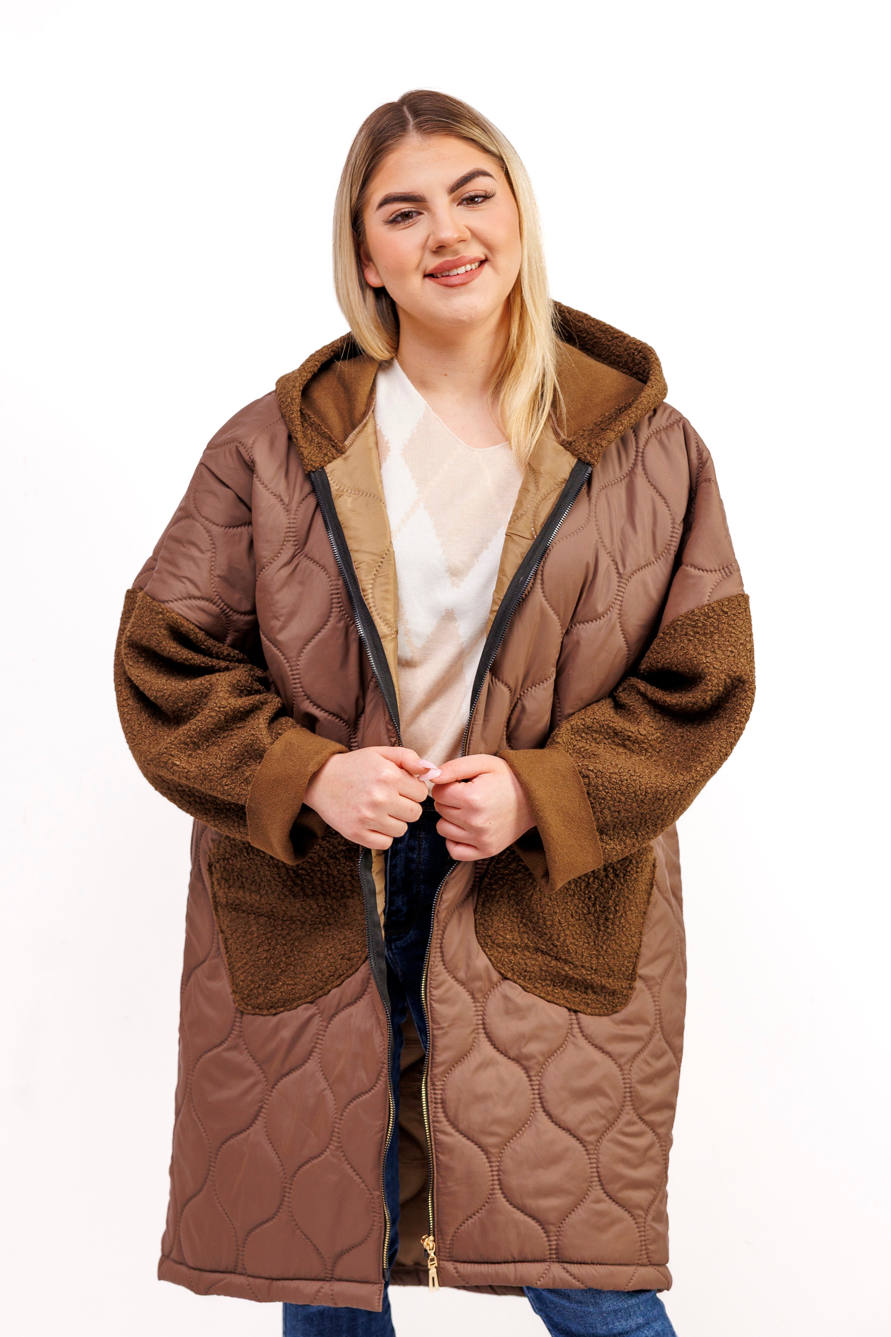 Przejściowy płaszcz damski pikówka oversize z buklą Czekolada