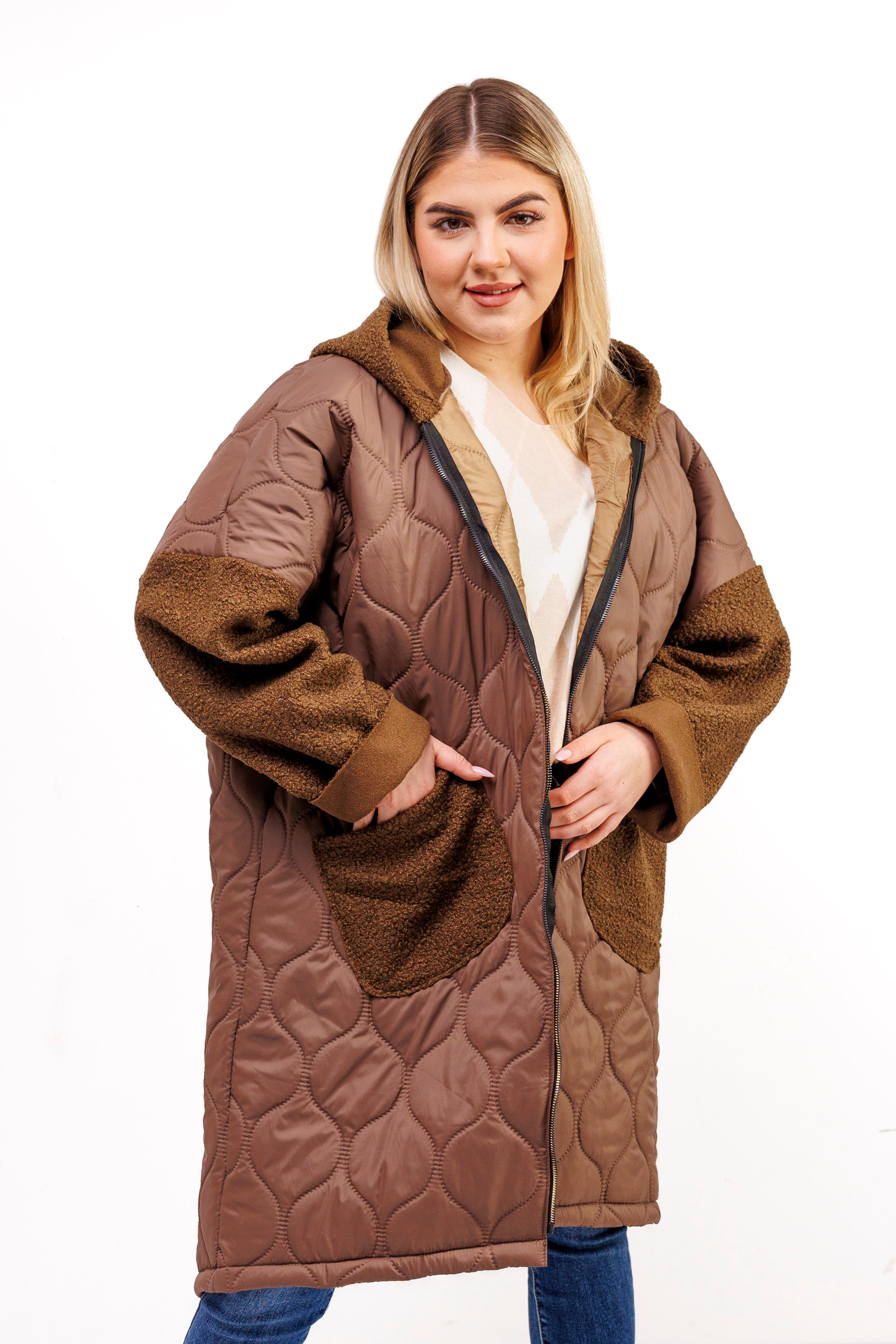 Przejściowy płaszcz damski pikówka oversize z buklą Czekolada