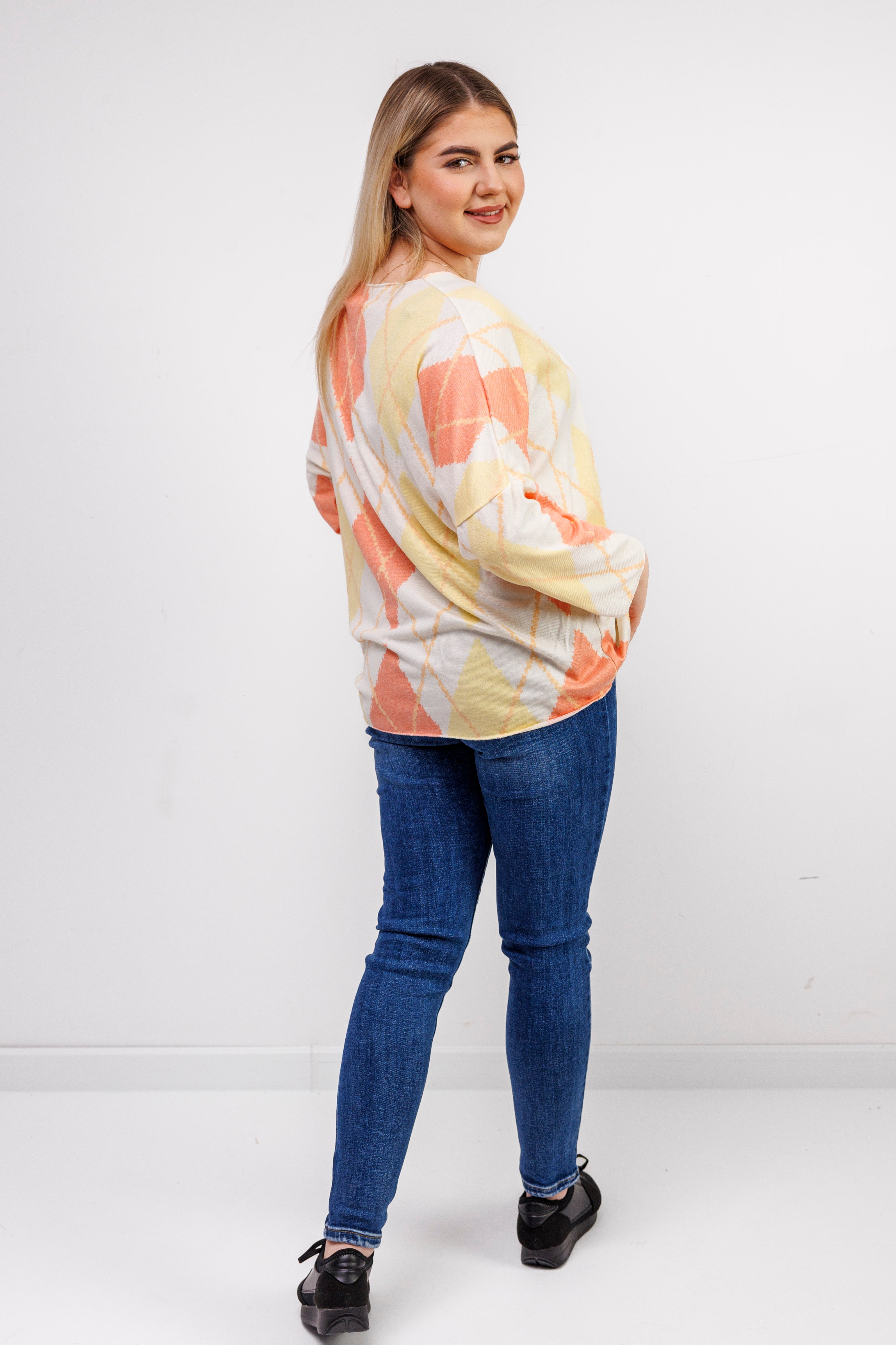 Dzianinowy sweter damski w romby Pomarańczowy