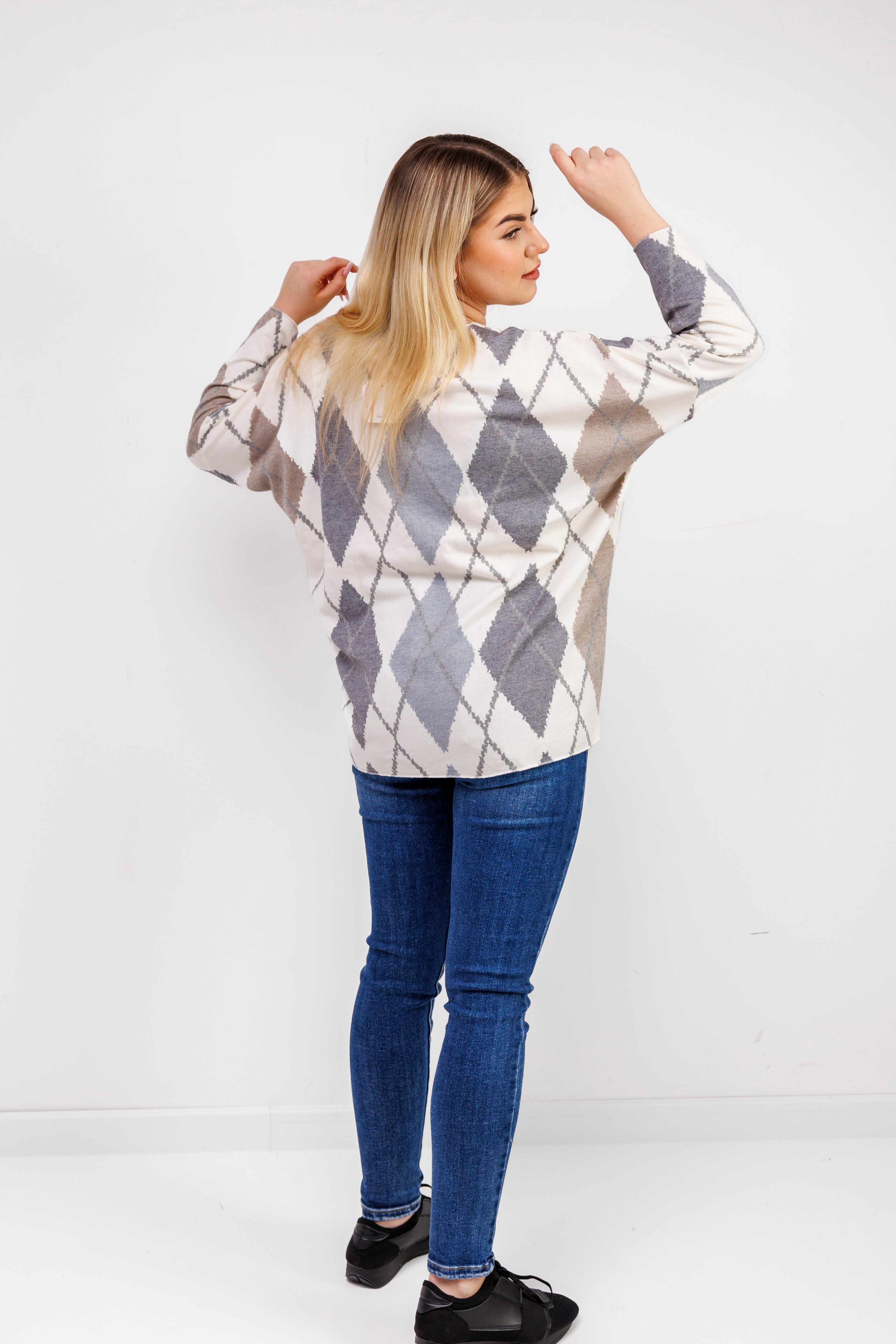 Dzianinowy sweter damski w romby Popiel